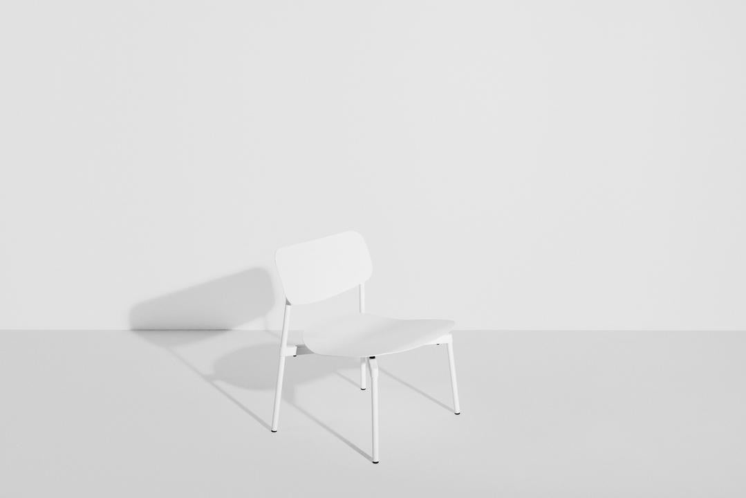 Fromme Lounge chair in Gold präsentiert im Onlineshop von KAQTU Design AG. Sessel mit Armlehnen ist von Petite Friture