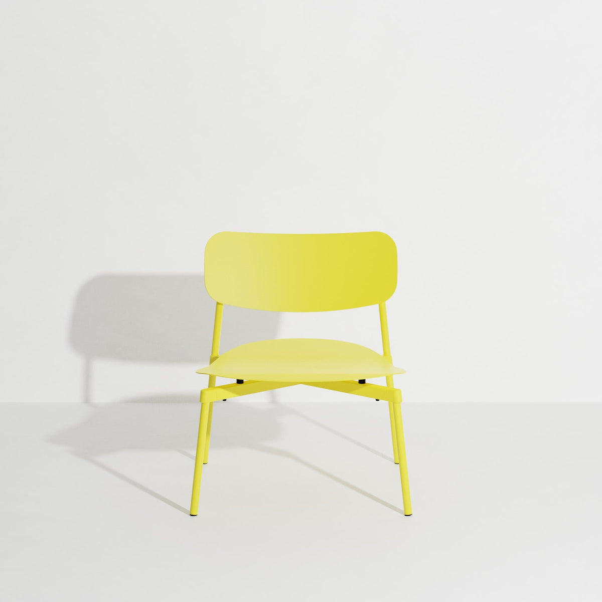 Fromme Lounge chair in Yellow präsentiert im Onlineshop von KAQTU Design AG. Sessel mit Armlehnen ist von Petite Friture
