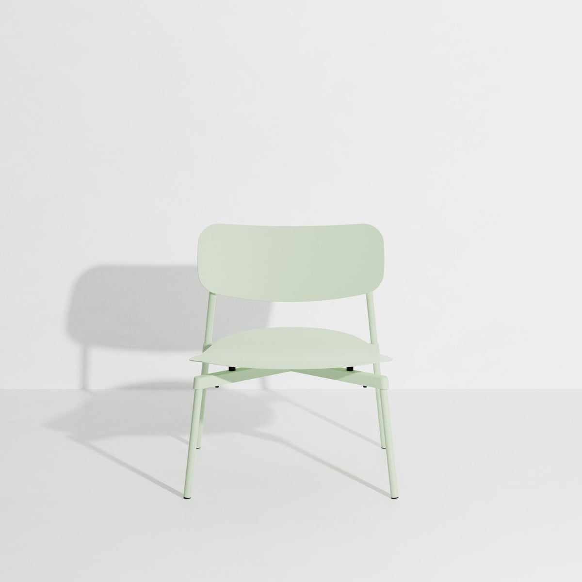 Fromme Lounge chair in Pastel Green präsentiert im Onlineshop von KAQTU Design AG. Sessel mit Armlehnen ist von Petite Friture