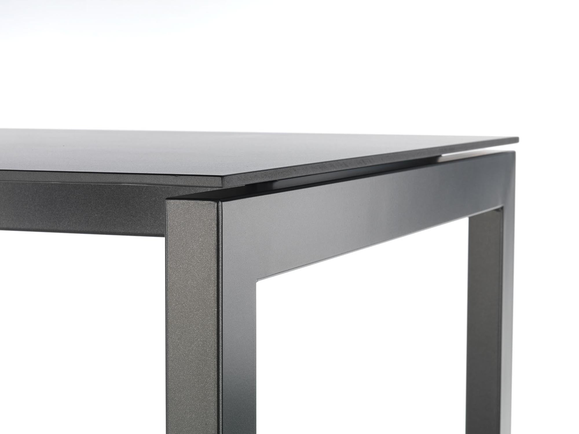 Eleganter Fiberglastisch Luzern von Schaffner, ausziehbar von 220 auf 280 cm – ideal für gesellige Runden und stilvolle Anlässe.
