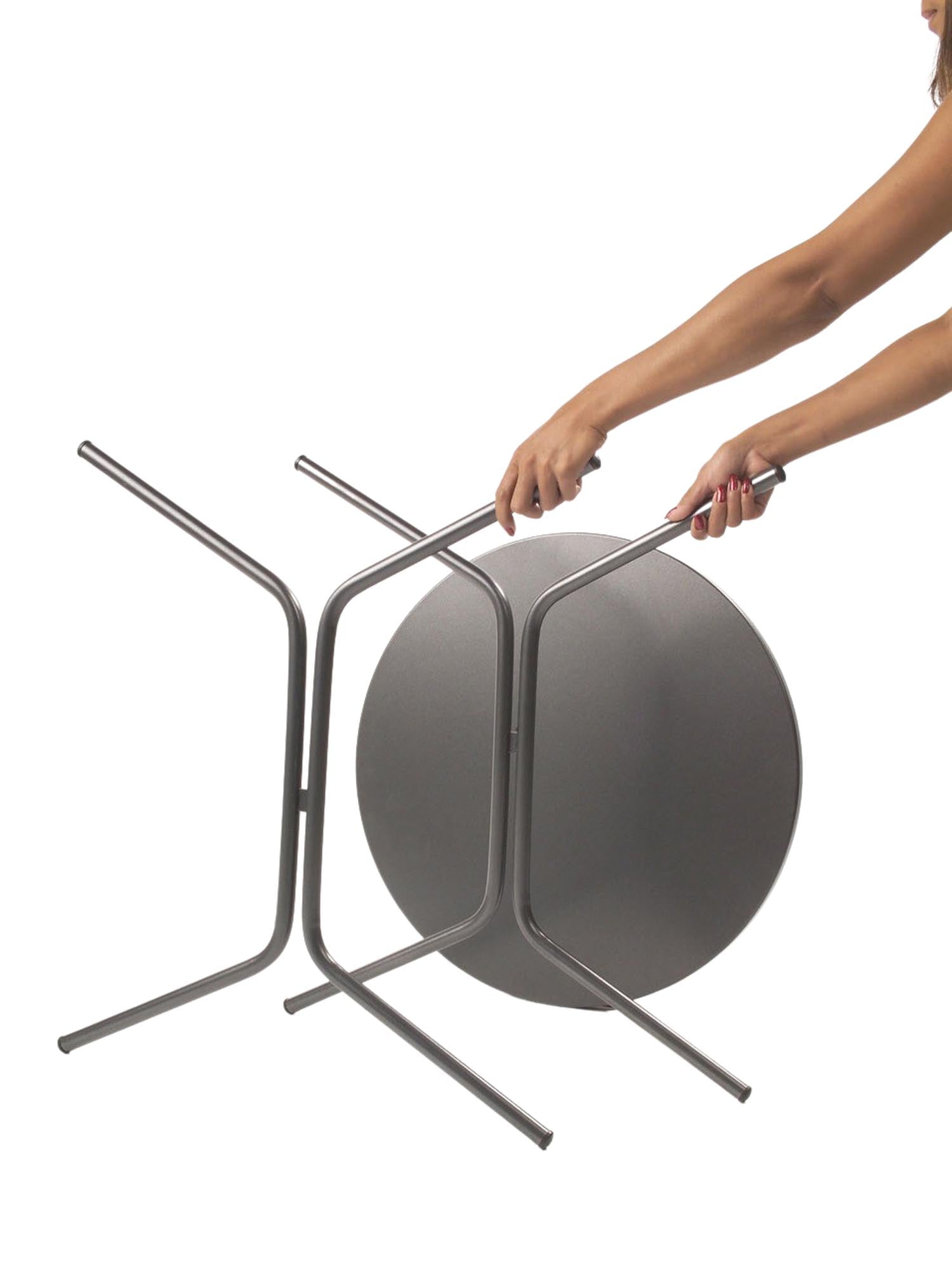 PIX Metall-Beistelltisch Outdoor ø54 / 54 in Alusilber präsentiert im Onlineshop von KAQTU Design AG. Beistelltisch Outdoor ist von Schaffner