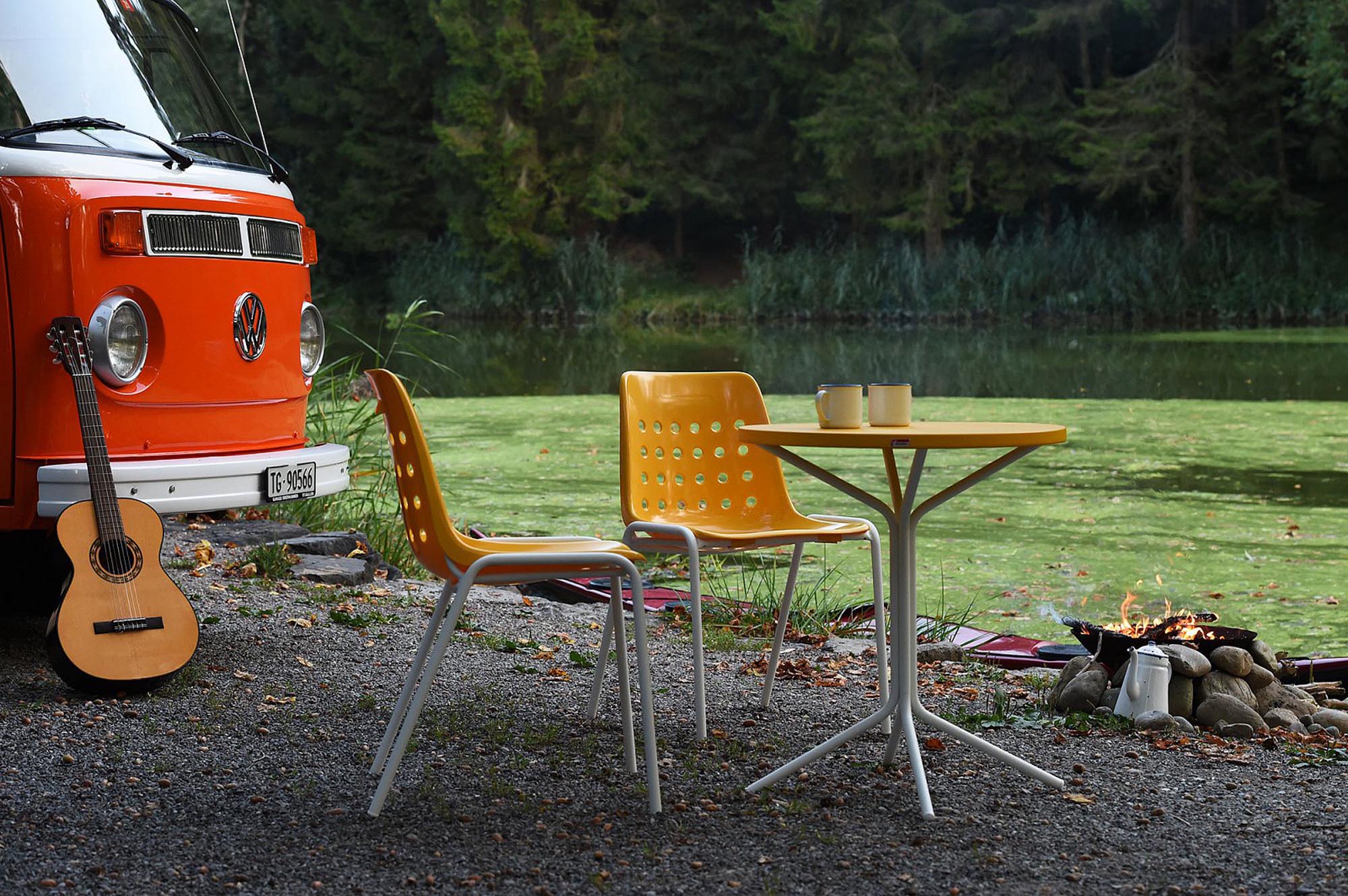 Runder Tisch Pix von Schaffner: Perfekt für moderne Outdoor-Oasen.