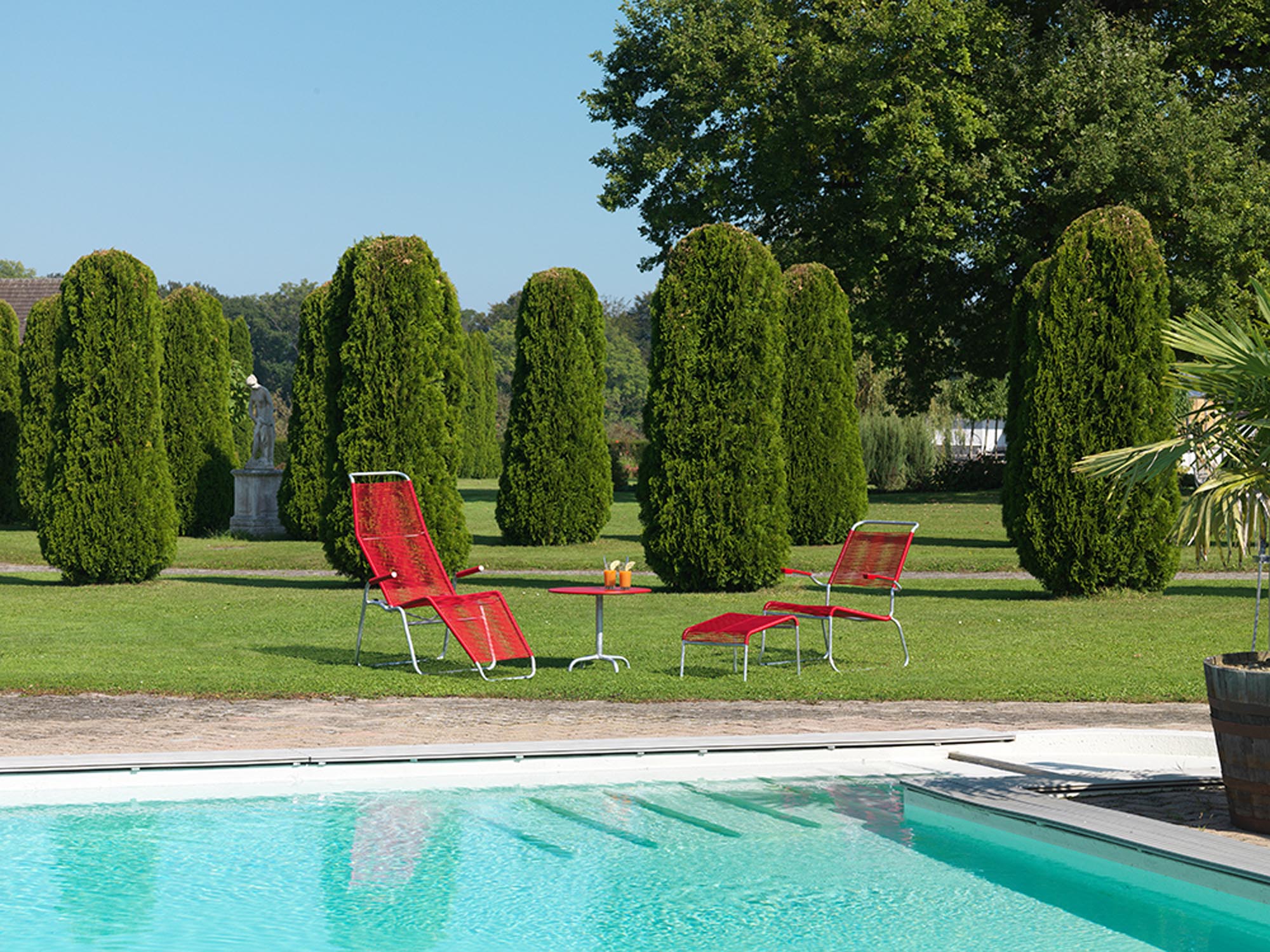 Liege Brissago Spaghetti in Rot präsentiert im Onlineshop von KAQTU Design AG. Liegestuhl ist von Schaffner