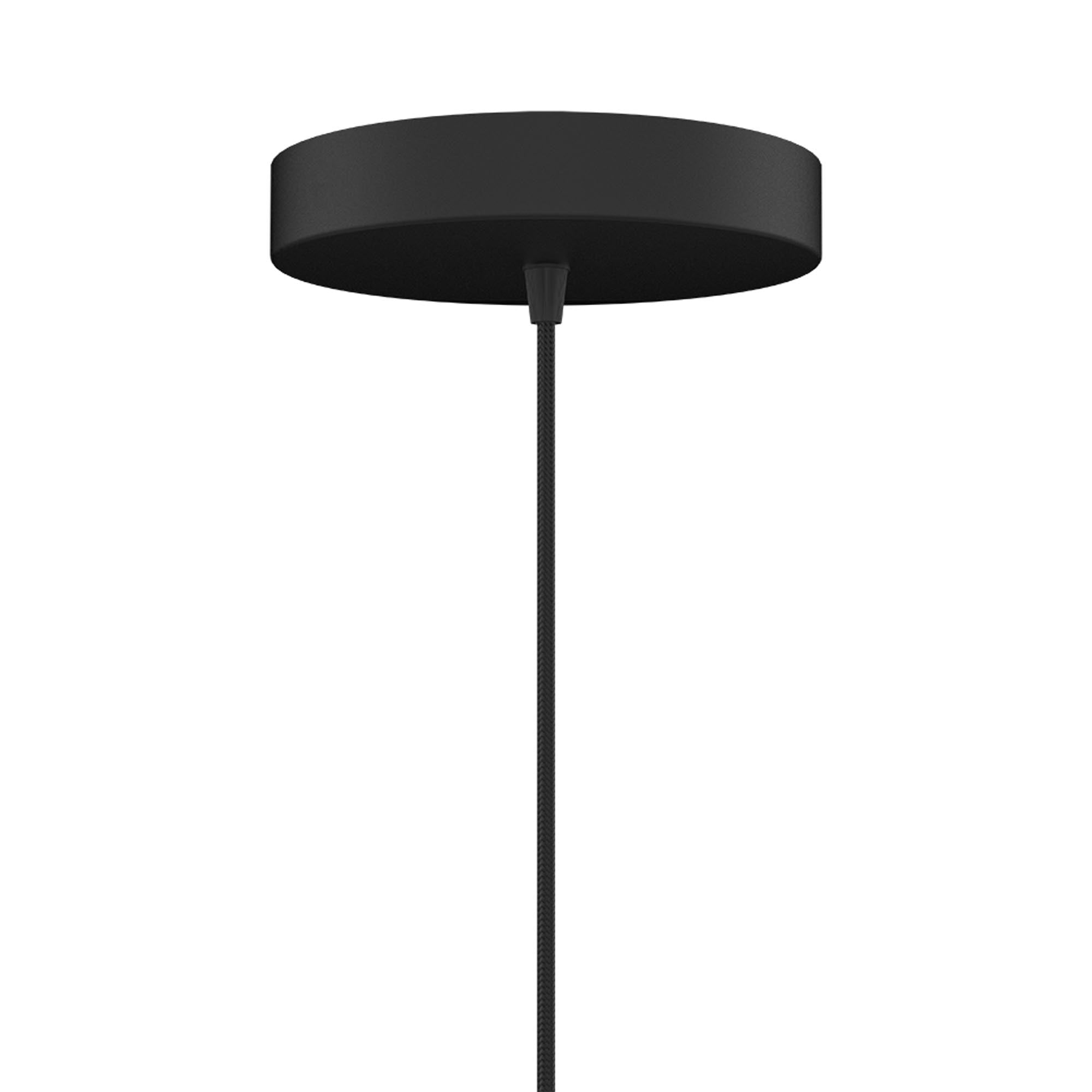 Entdecken Sie die minimalistische Rosette von Umage – ein eleganter Baldachin aus Metall, der Ihren Lampenschirm perfekt ergänzt und Ihr Zuhause stilvoll erhellt.