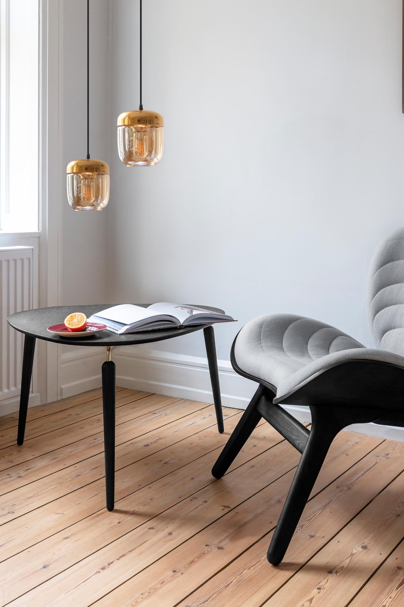 Skandinavischer Hang Out Beistelltisch von Umage: Minimalistisches Design mit praktischer Aufbewahrung und eleganten Details.