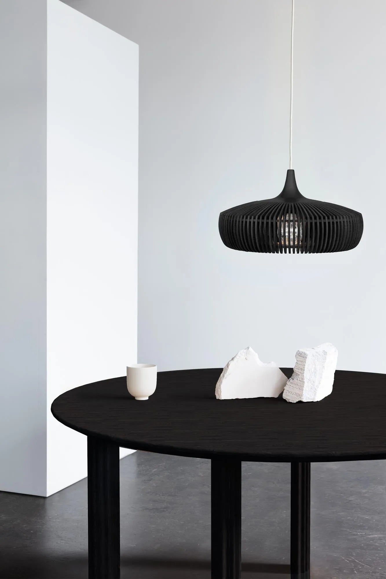 Eleganter Comfort Circle Esstisch von Umage für stilvolles Wohnen.