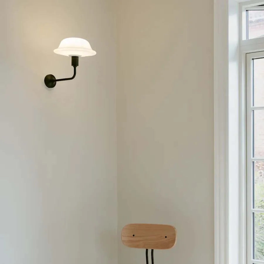 Umage Santé: Elegante Wandleuchte für stilvolle Wohnräume.