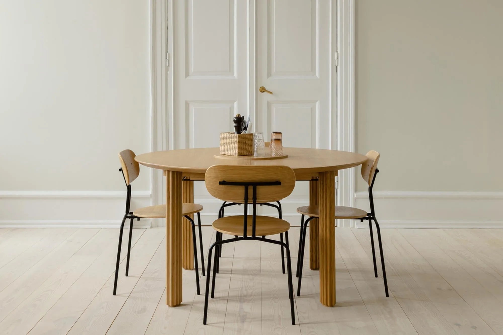 Eleganter Umage Comfort Circle Tisch, flexibel für jeden Anlass.