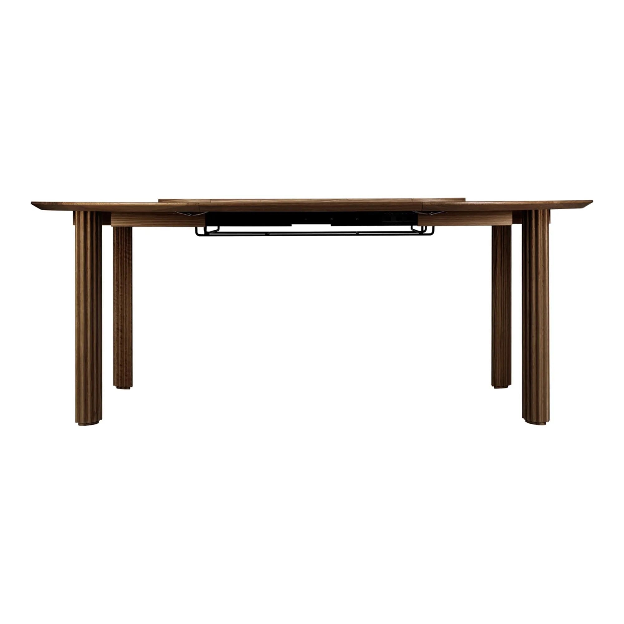 Stilvoller Umage Comfort Circle Tisch, erweiterbar für große Feiern.