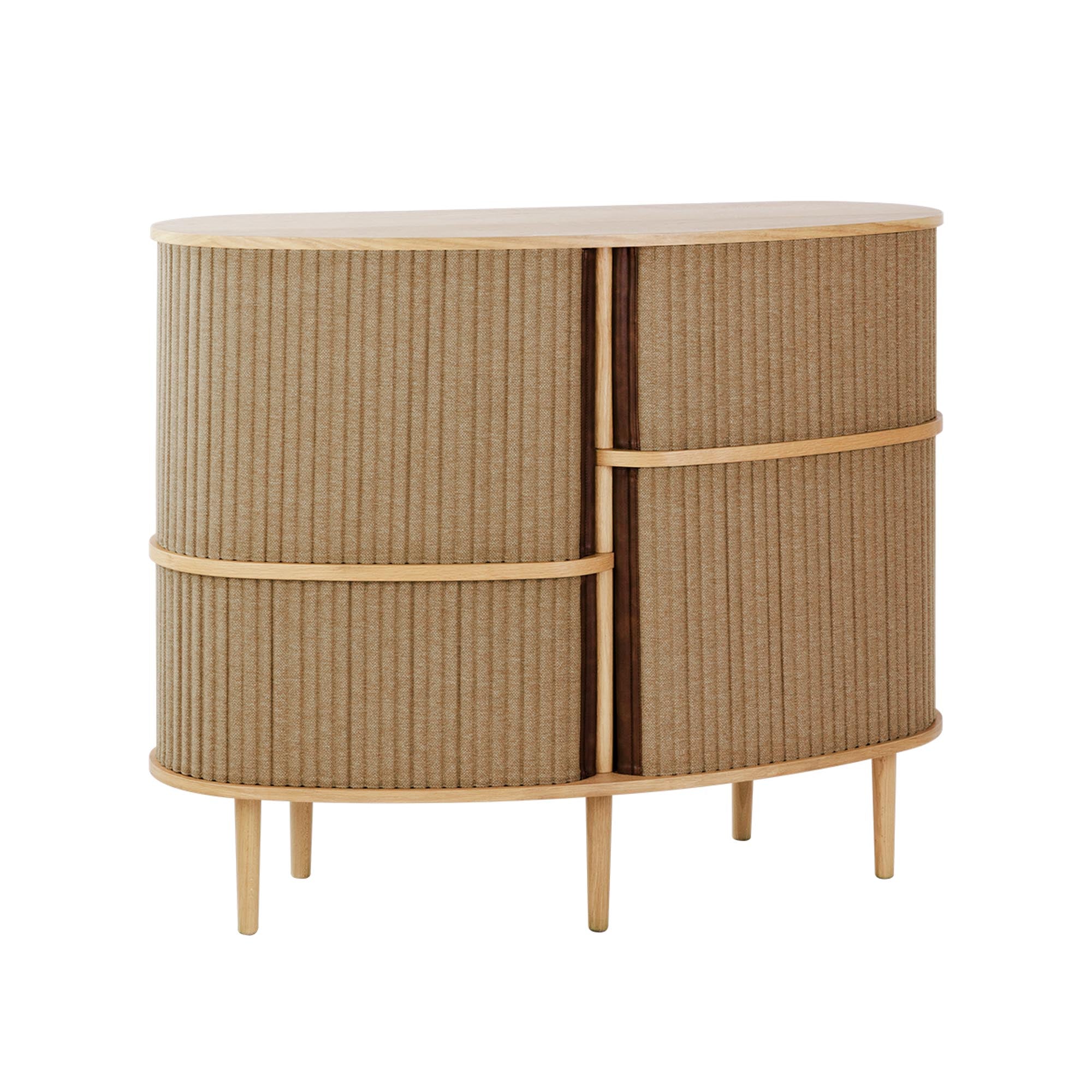 Stilvolles Audacious Highboard von Umage: Hochwertiges Eichenholz, elegantes Design und vielseitiger Stauraum für Ihr Zuhause.