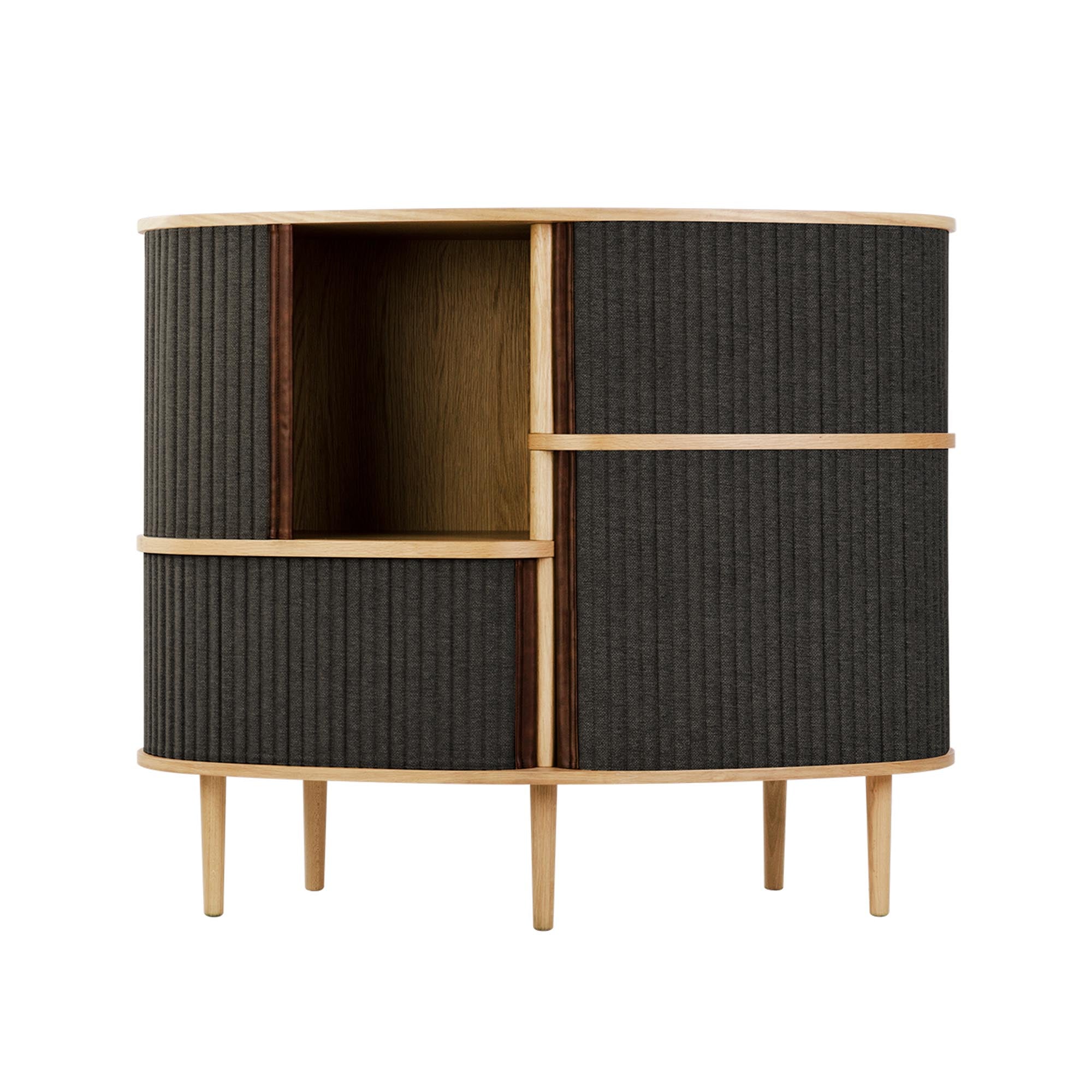 Elegantes Audacious Highboard von Umage aus Eichenholz – ideal für modernen Stauraum und skandinavisches Design in jedem Raum.