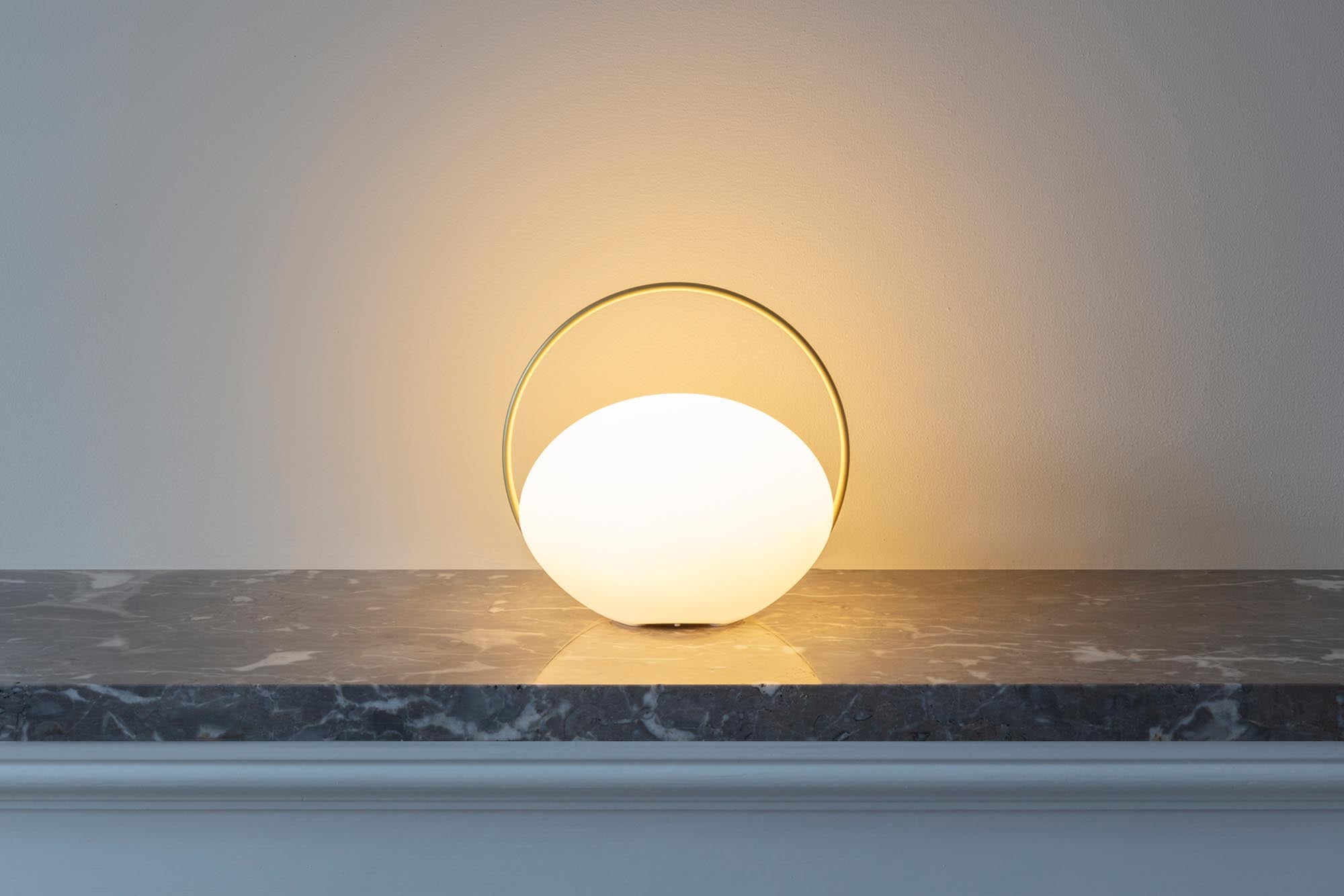 Lampada da tavolo orbita