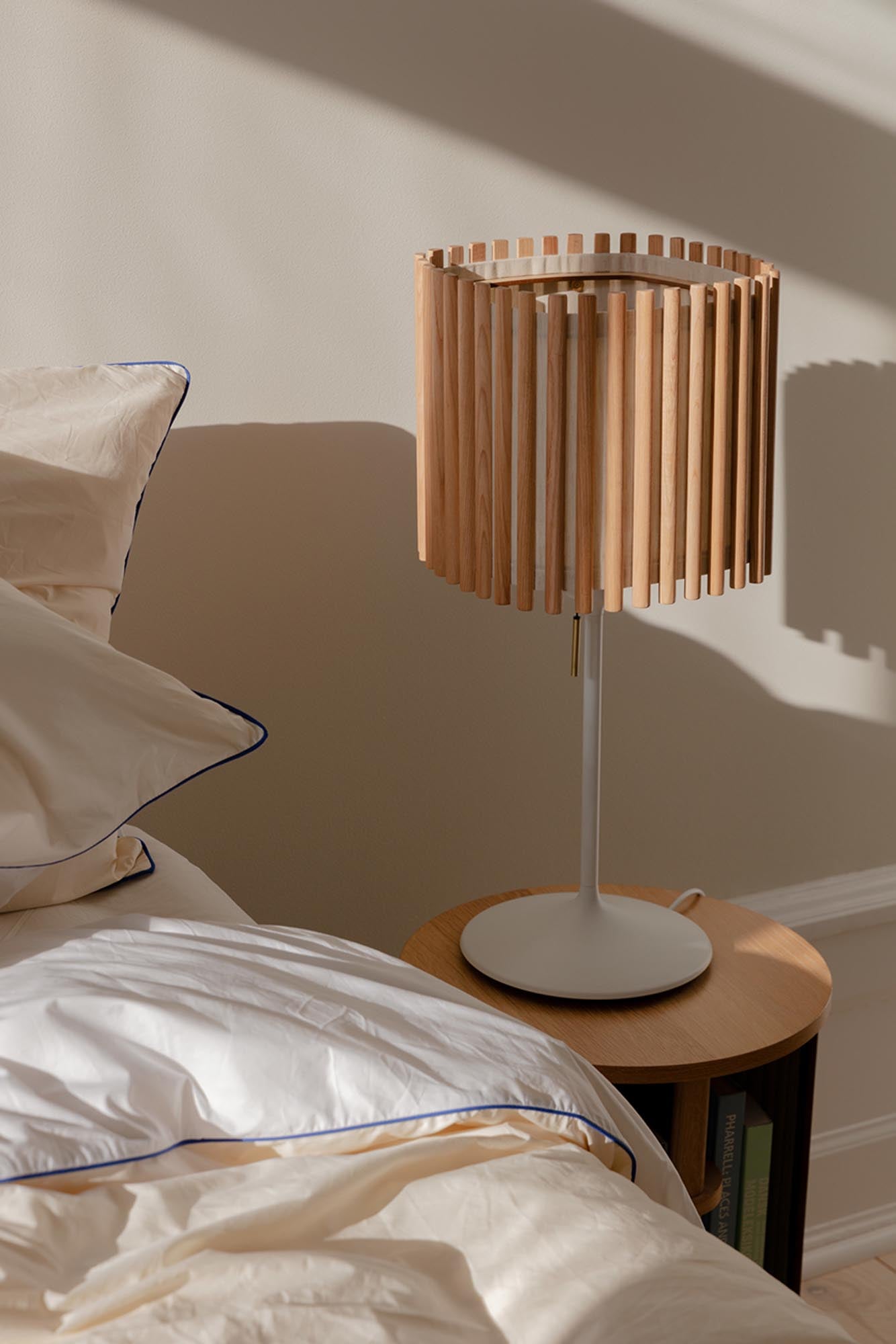 Eleganter Umage Lampenschirm: Natürliche Holzoptik für Ihr Zuhause.