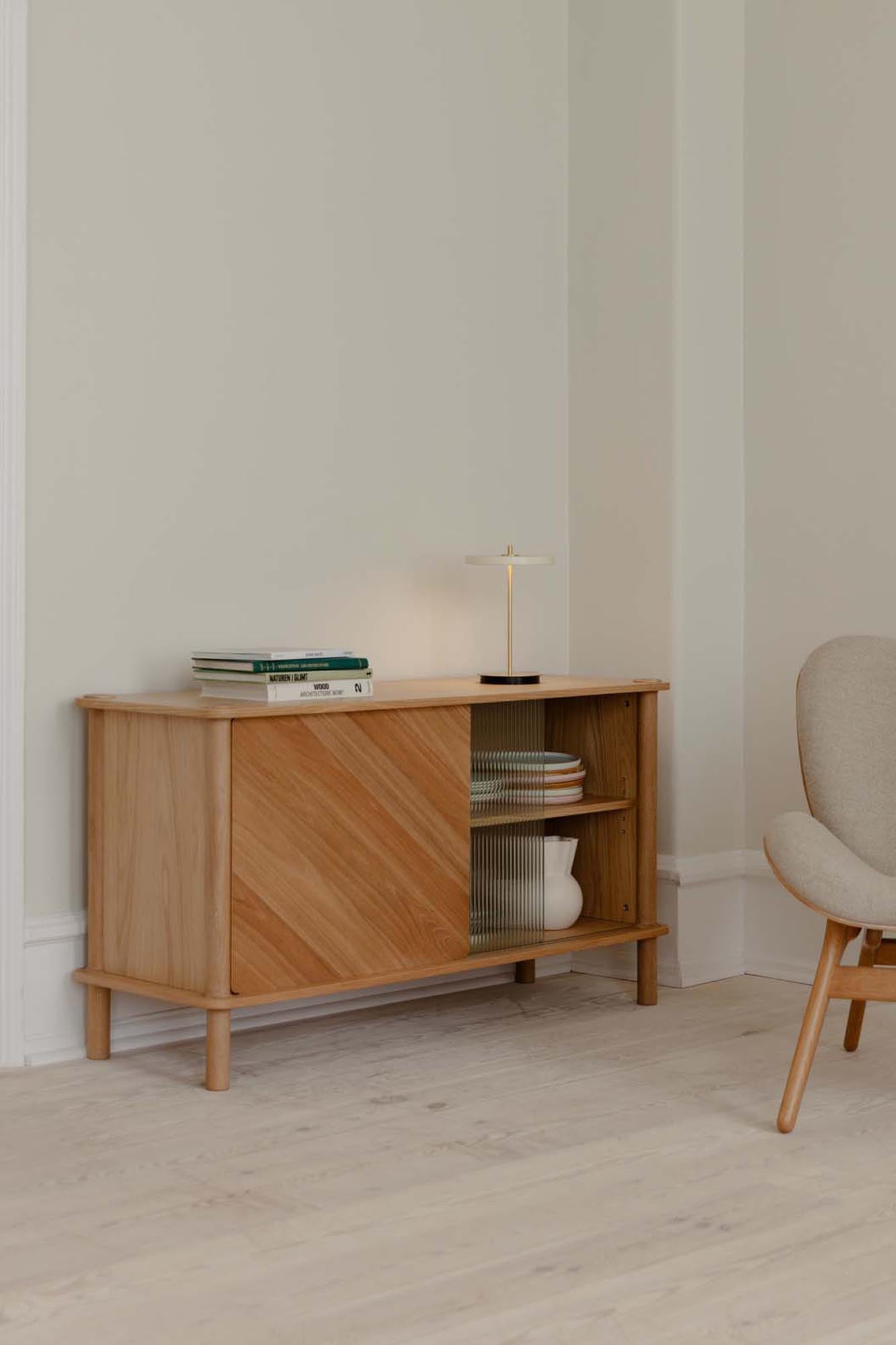 Stilvolles Italic Sideboard von Umage mit Holz- und Glastür.