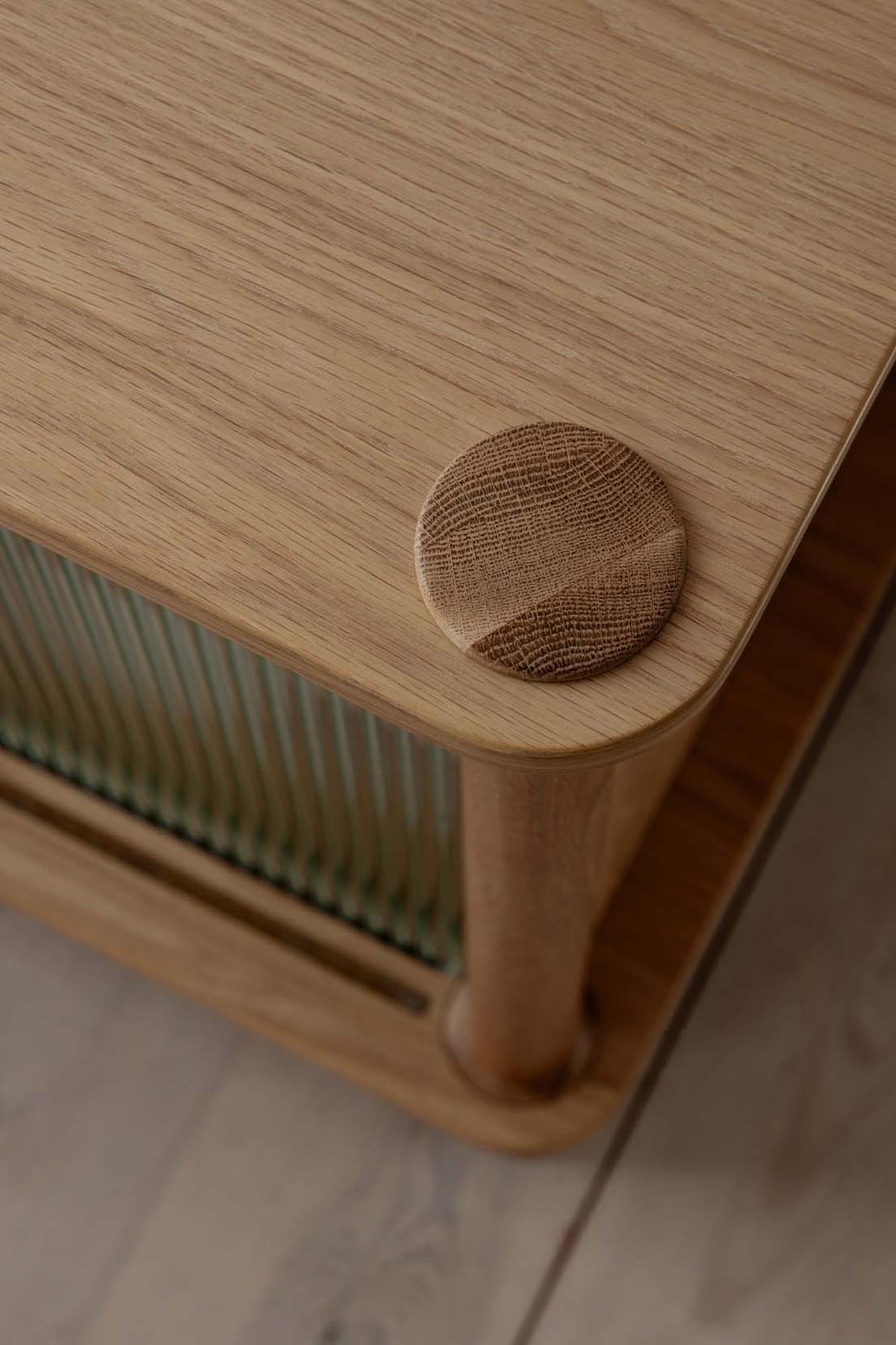 Italic Sideboard mit 2 Glastüren in Glass präsentiert im Onlineshop von KAQTU Design AG. Sideboard ist von Umage