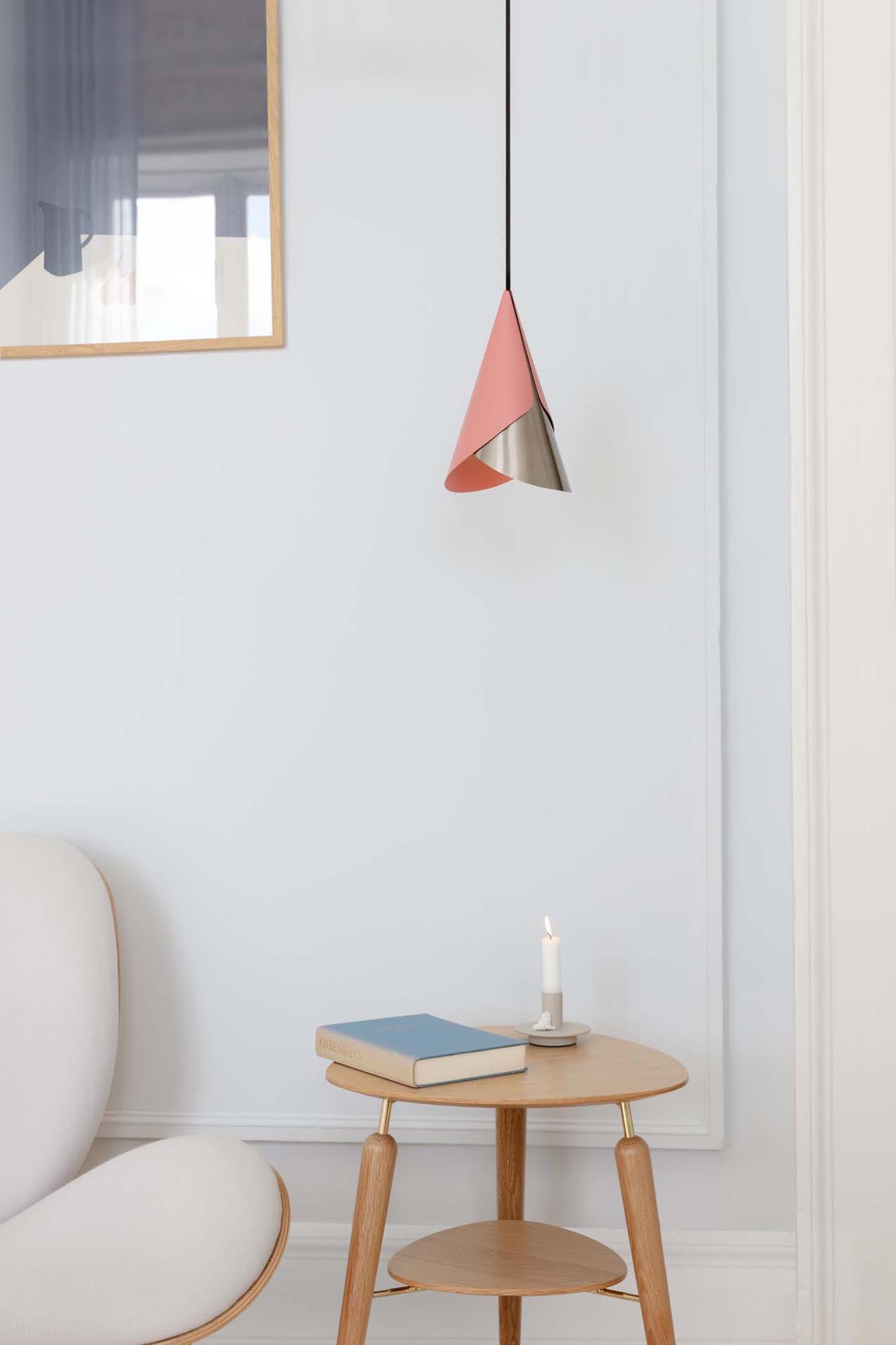 Entdecken Sie den Cornet Lampenschirm von Umage – ein elegantes Design-Highlight in 16 Farben für stimmungsvolle Akzente in jedem Raum.