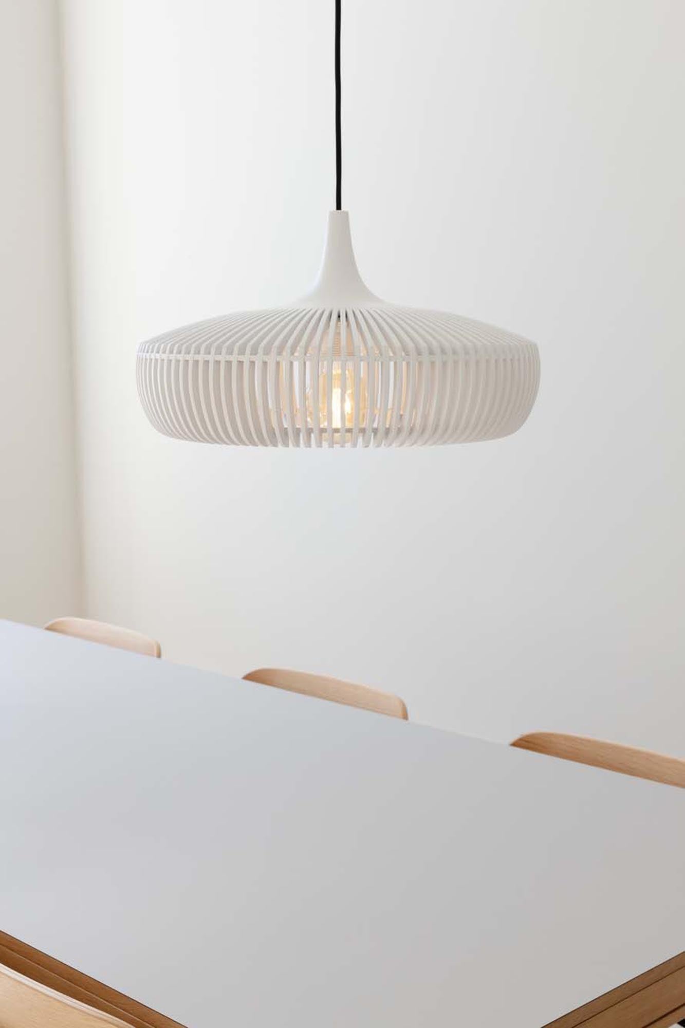 Stilvoller Clava Dine Lampenschirm aus Holz für zeitlose Eleganz.