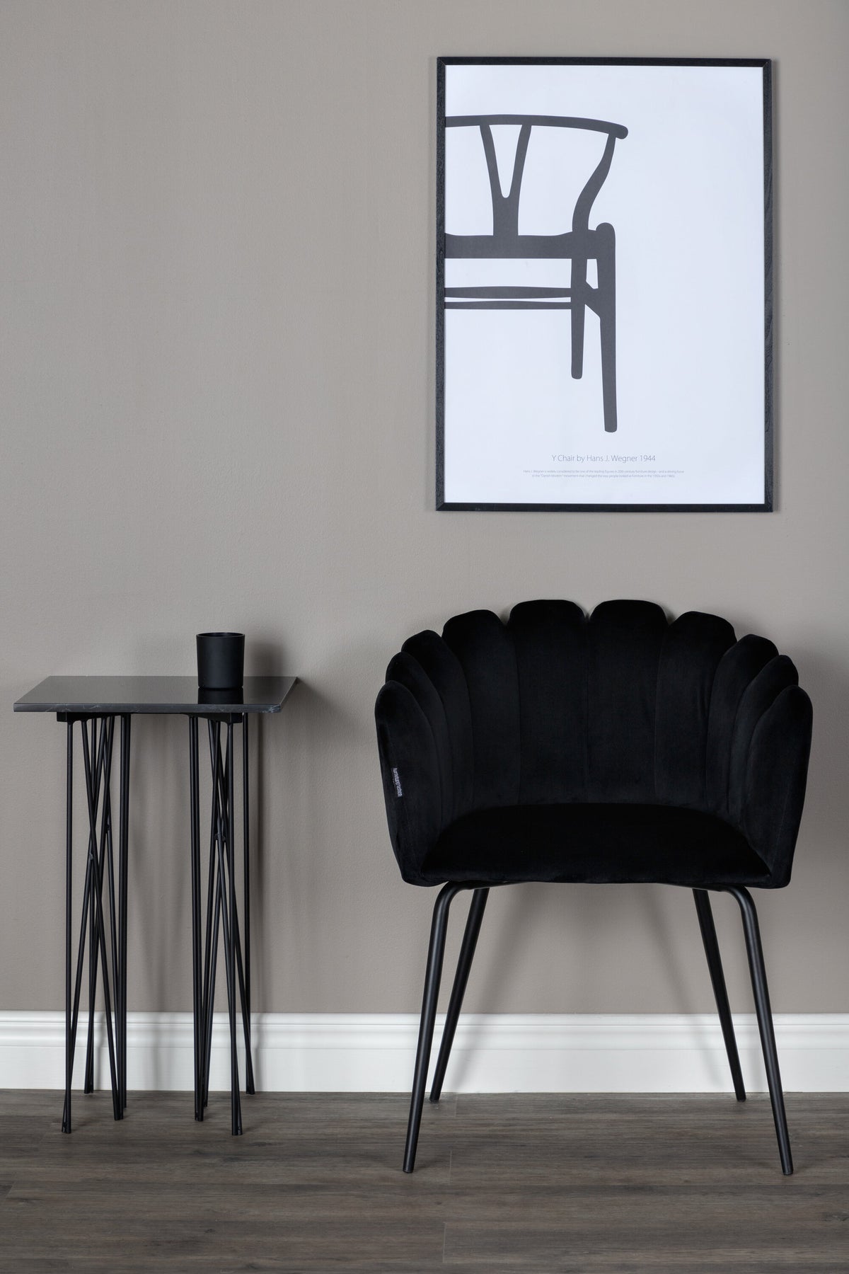 Limhamn Stuhl in Schwarz präsentiert im Onlineshop von KAQTU Design AG. Schalenstuhl mit Armlehnen ist von Furniture Fashion