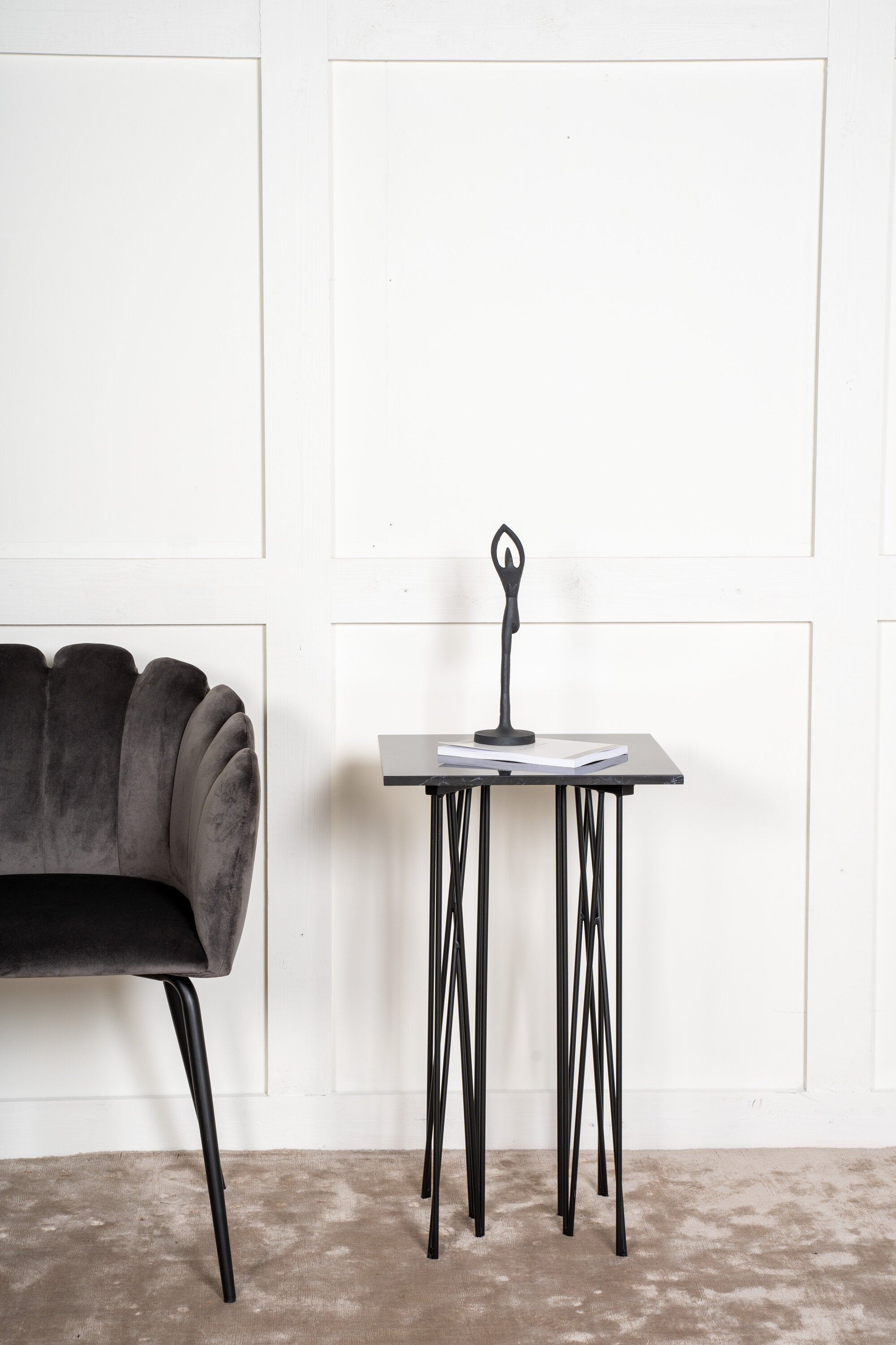 Stone Beistelltisch in Schwarz präsentiert im Onlineshop von KAQTU Design AG. Beistelltisch ist von Furniture Fashion