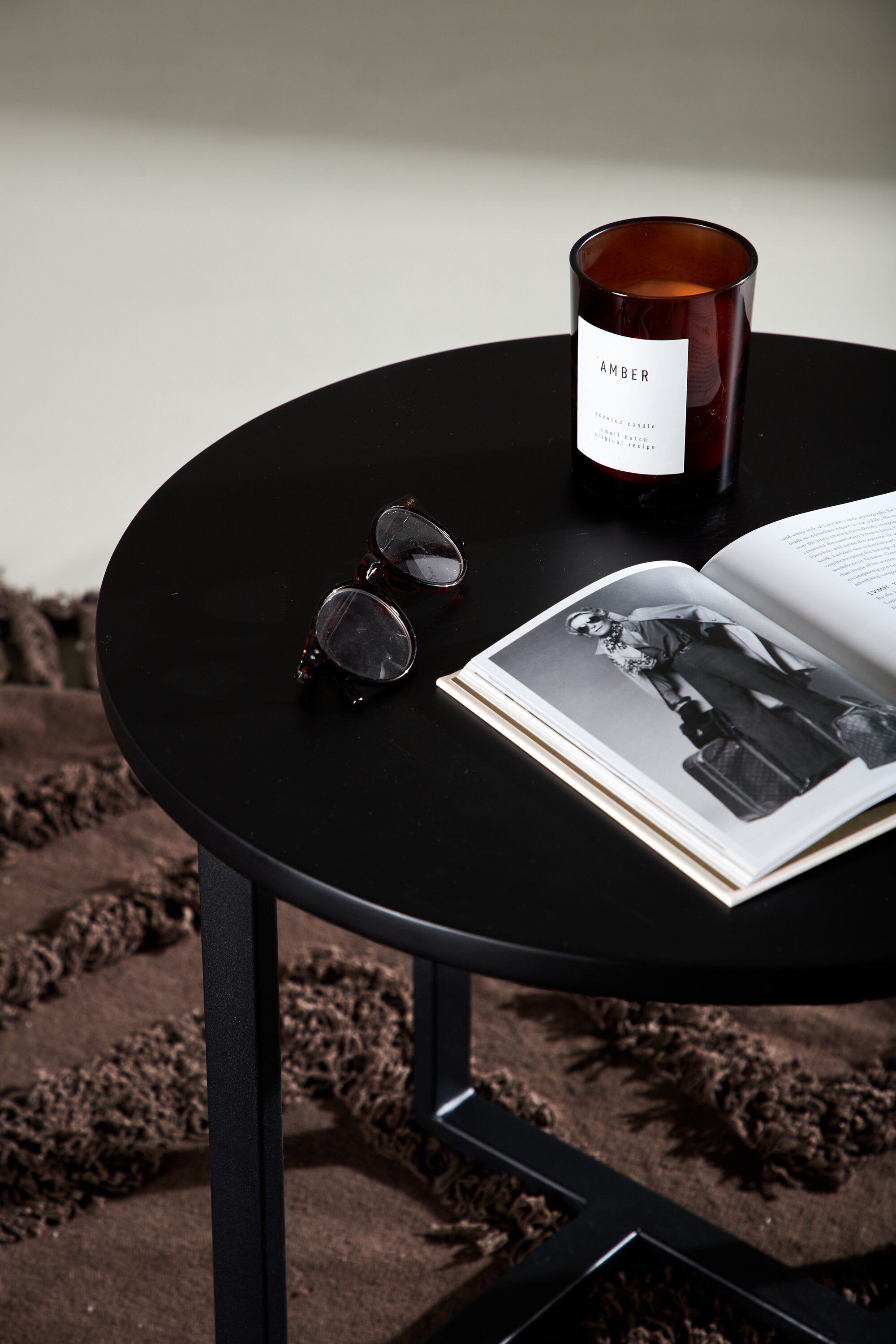 Lawton Coffee Tisch in Schwarz präsentiert im Onlineshop von KAQTU Design AG. Beistelltisch ist von Venture Home