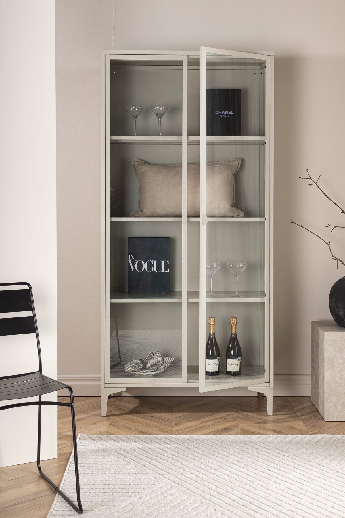 Piring Cabinet in Beige präsentiert im Onlineshop von KAQTU Design AG. Cabinet ist von Venture Home
