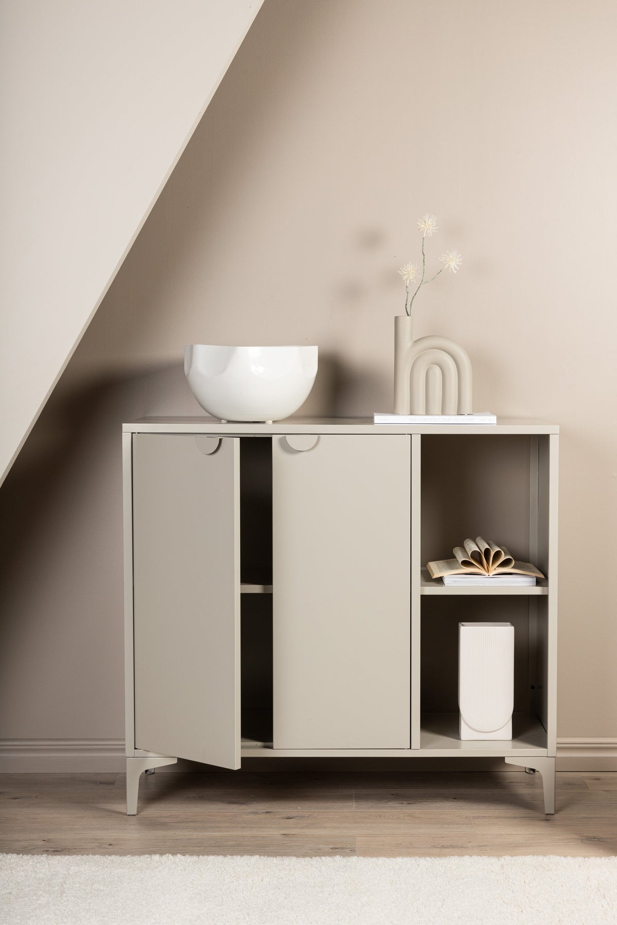 Piring Kommode in Beige präsentiert im Onlineshop von KAQTU Design AG. Cabinet ist von Venture Home