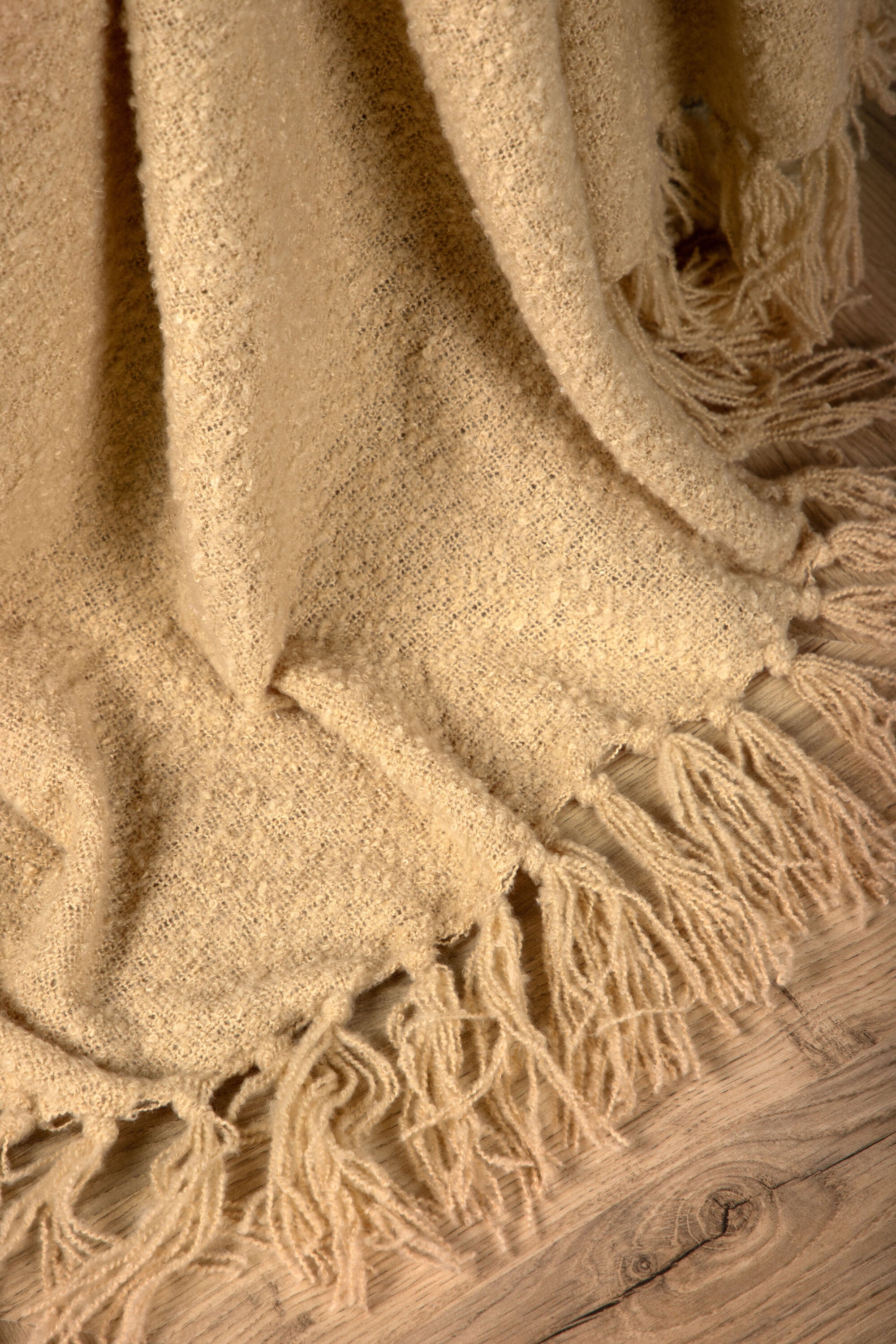 Stanly Throw in Sand präsentiert im Onlineshop von KAQTU Design AG. Wolldecke ist von Venture Home
