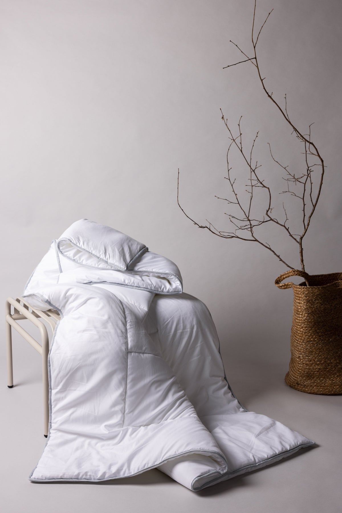 Alice Bettdecke in Weiß präsentiert im Onlineshop von KAQTU Design AG. Bettwäsche ist von Venture Home