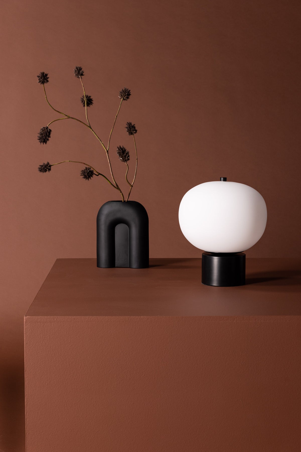 Cholet Tischleuchte in Schwarz präsentiert im Onlineshop von KAQTU Design AG. Tischleuchte ist von Venture Home