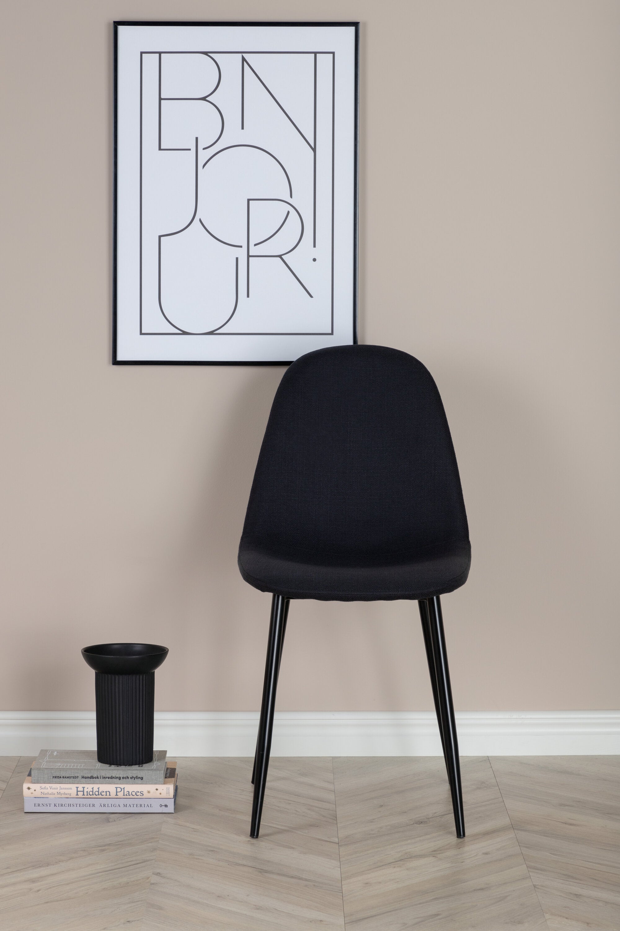 Polar Stuhl in Schwarz/Schwarz präsentiert im Onlineshop von KAQTU Design AG. Stuhl ist von Venture Home