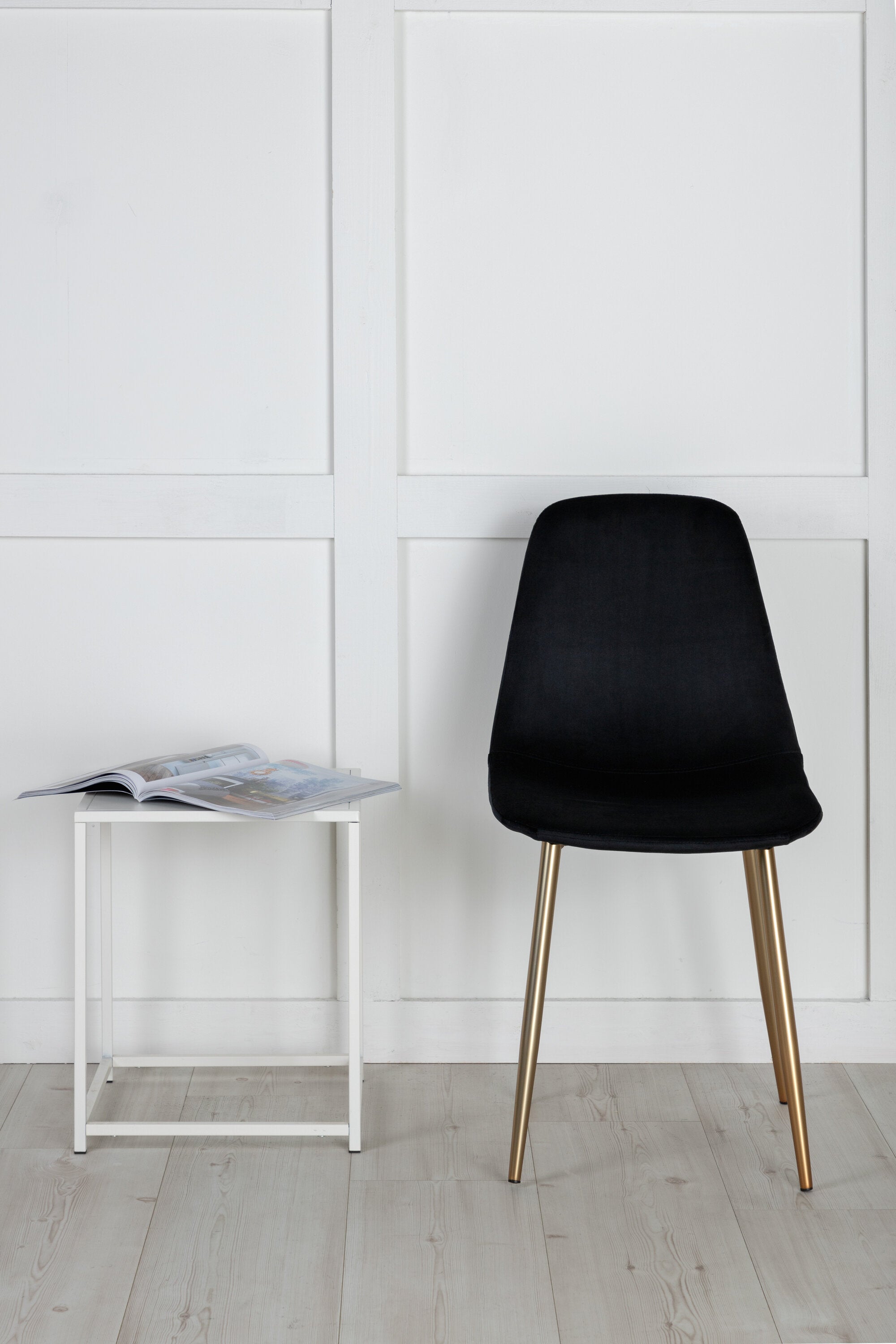 Polar Stuhl in Schwarz präsentiert im Onlineshop von KAQTU Design AG. Stuhl ist von Venture Home