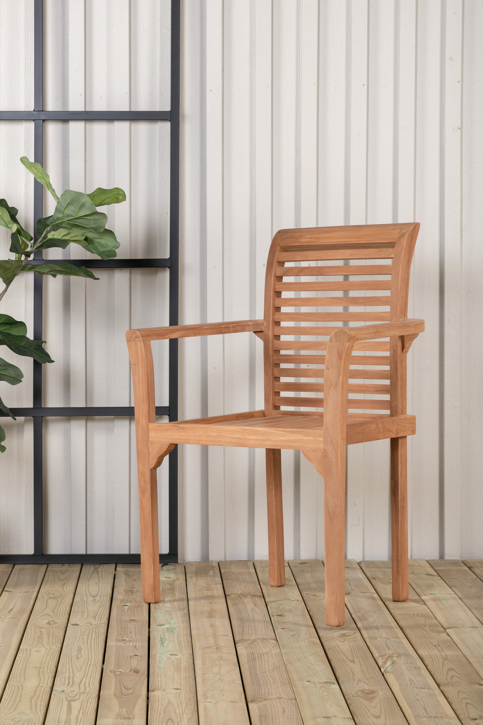 Kenya Stuhl in Gold präsentiert im Onlineshop von KAQTU Design AG. Gartenstuhl mit Armlehnen ist von Venture Home