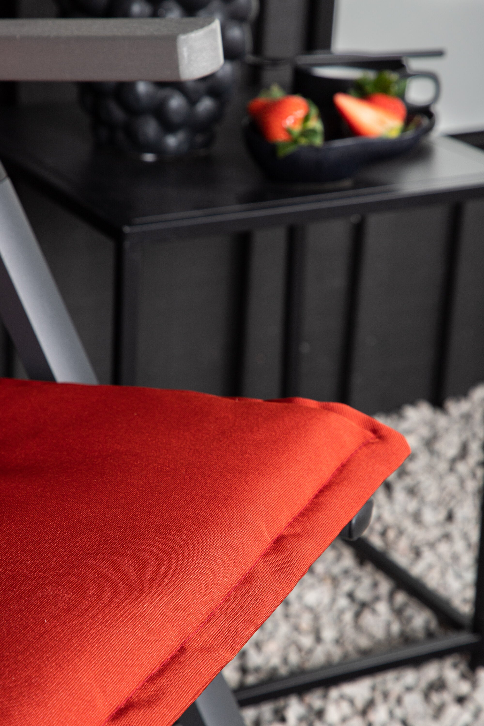 Kissen 5 pos in Rot präsentiert im Onlineshop von KAQTU Design AG. Sitzkissen ist von Venture Home
