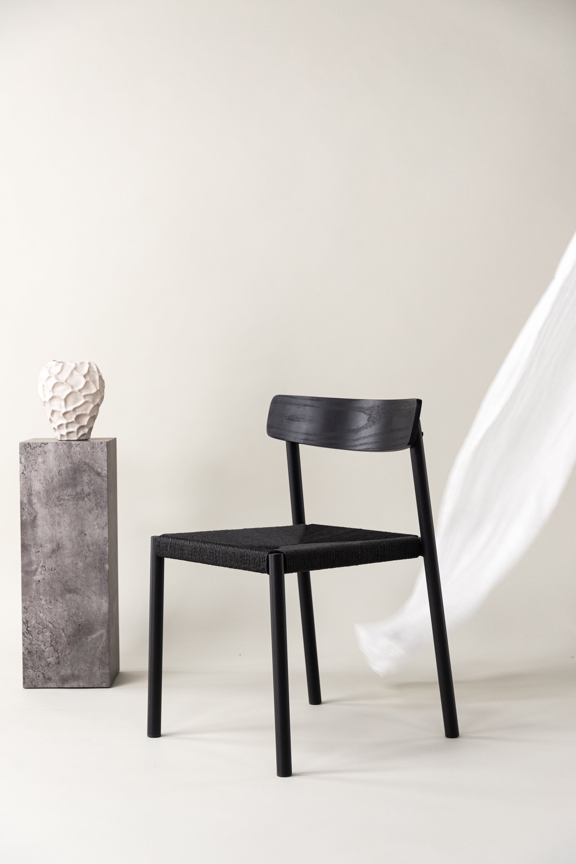 Malmö Stuhl in Schwarz präsentiert im Onlineshop von KAQTU Design AG. Stuhl ist von Vind