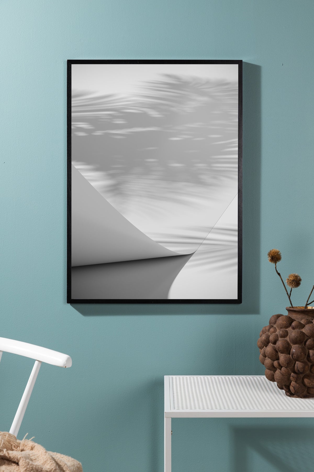 Papyrus Poster in Weiß präsentiert im Onlineshop von KAQTU Design AG. Bild ist von Venture Home