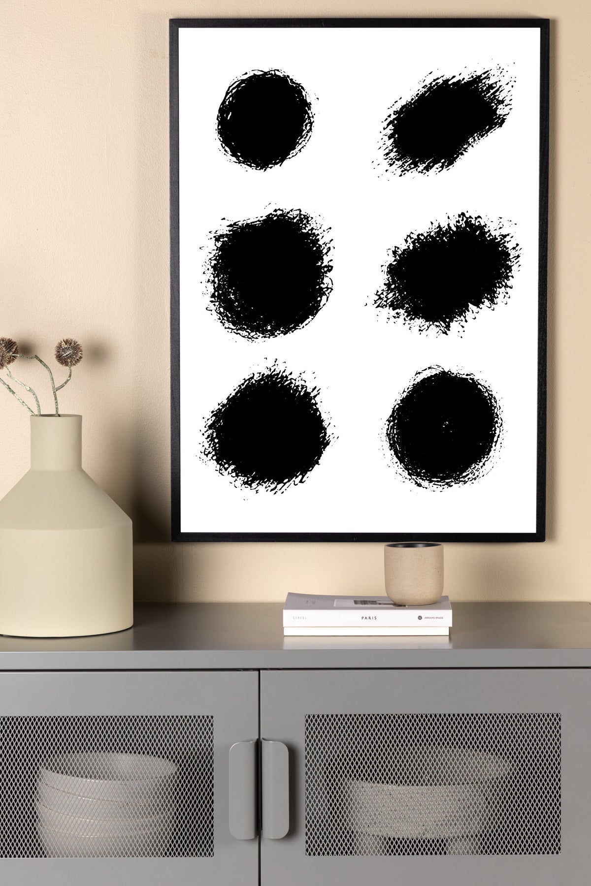 Dots Poster in Weiß präsentiert im Onlineshop von KAQTU Design AG. Bild ist von Venture Home