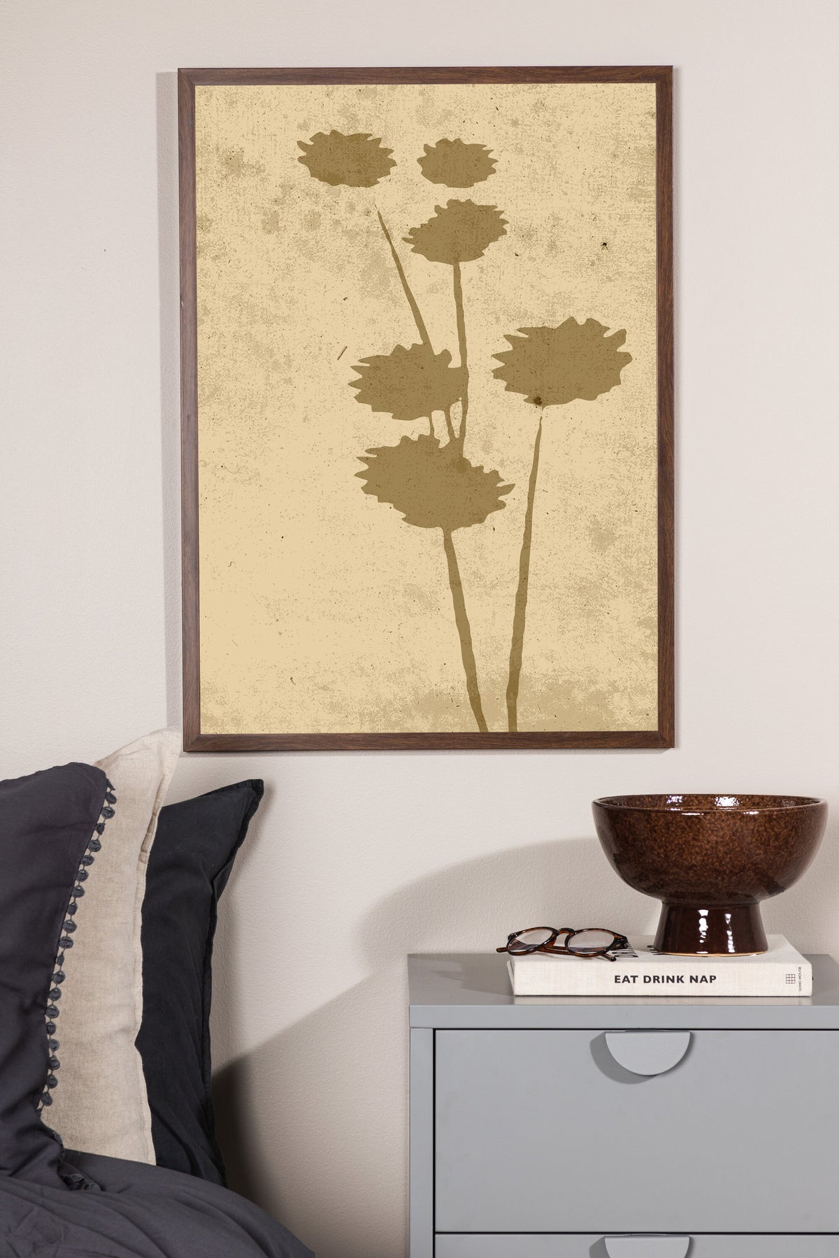 Flower Art Poster in Beige präsentiert im Onlineshop von KAQTU Design AG. Bild ist von Venture Home