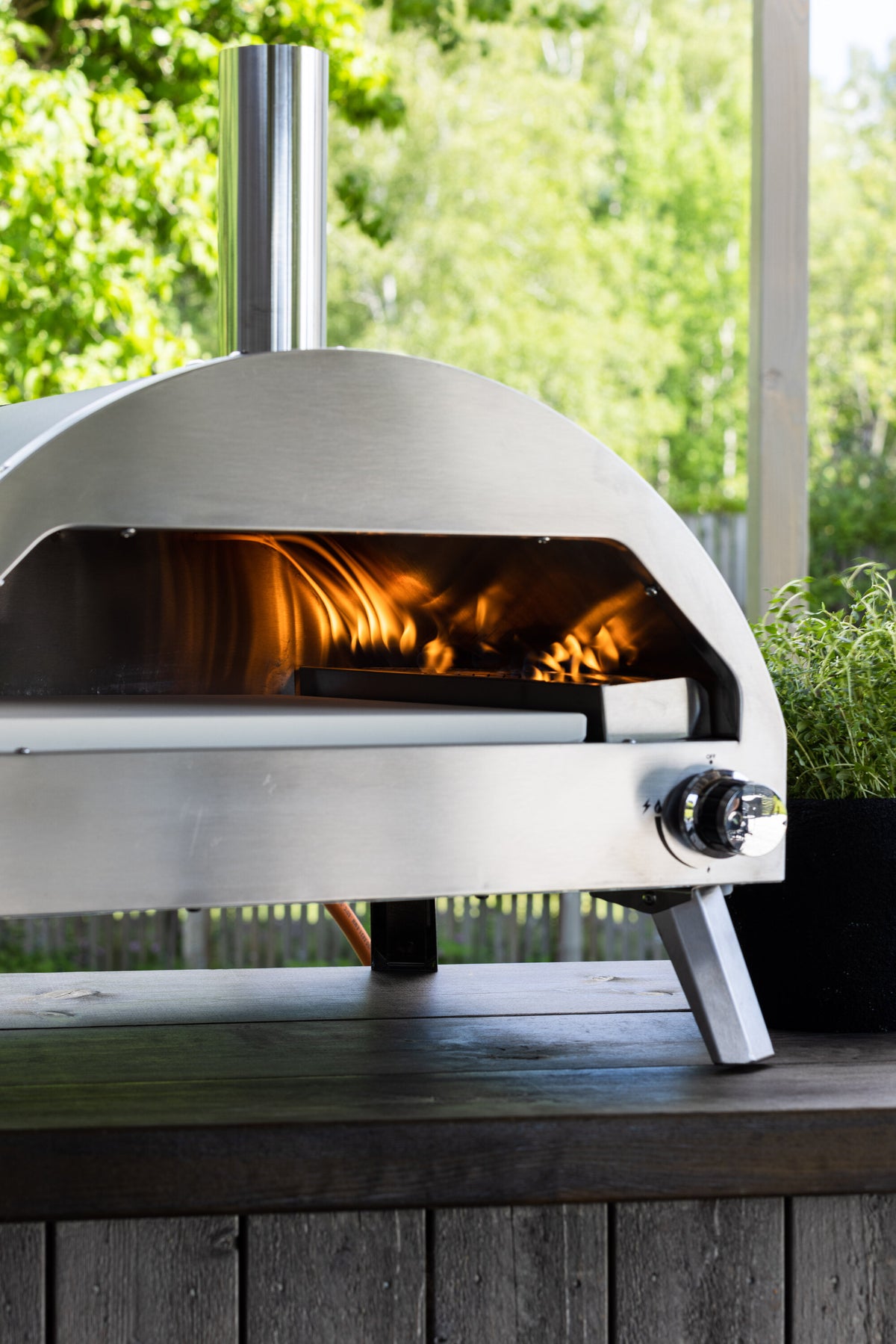 Kerang Pizzaofen in Silber präsentiert im Onlineshop von KAQTU Design AG. Outdoor-Accessoire ist von Venture Home