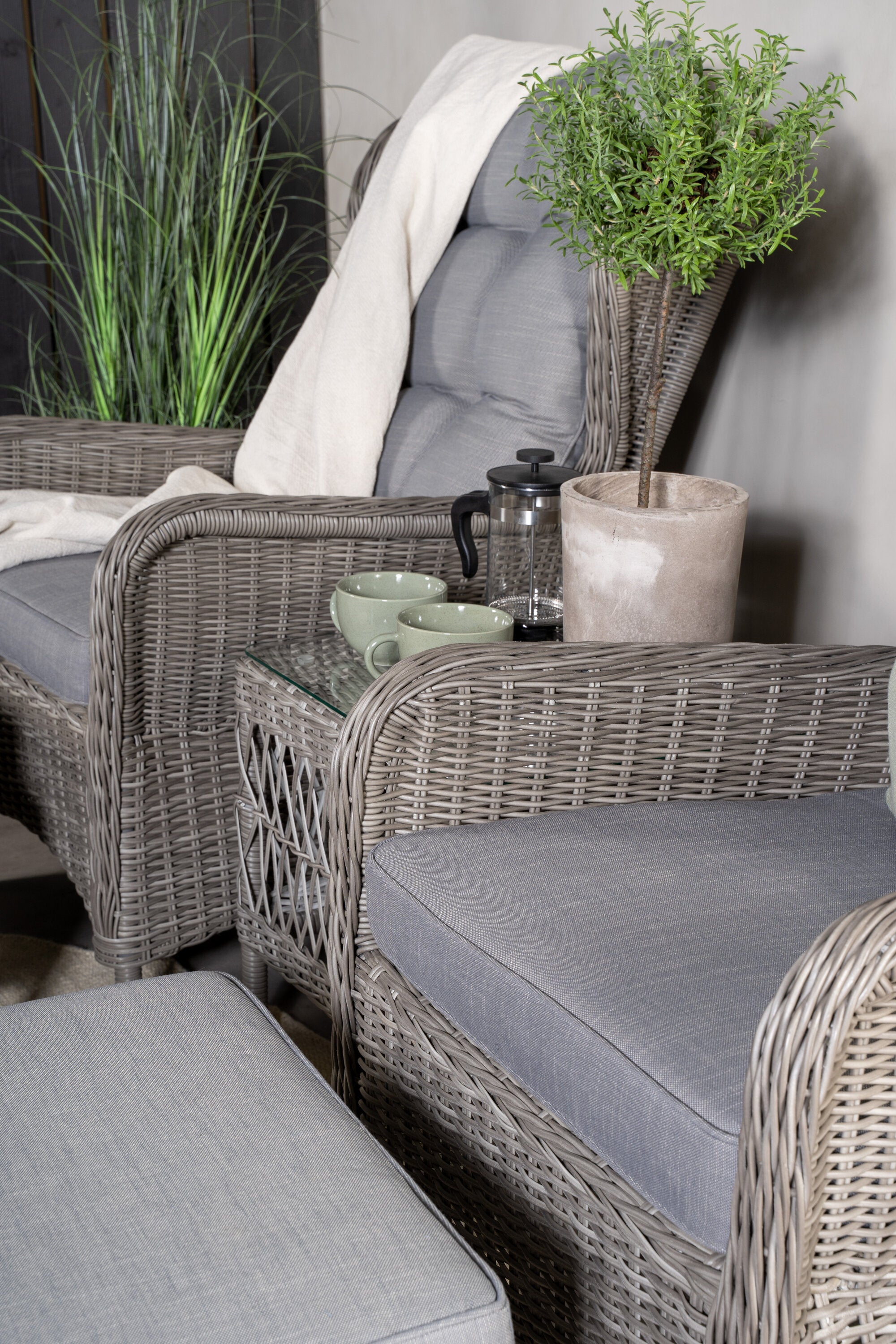 Washington Lounge Outdoorset 52cm in Grau präsentiert im Onlineshop von KAQTU Design AG. Loungeset ist von Venture Home