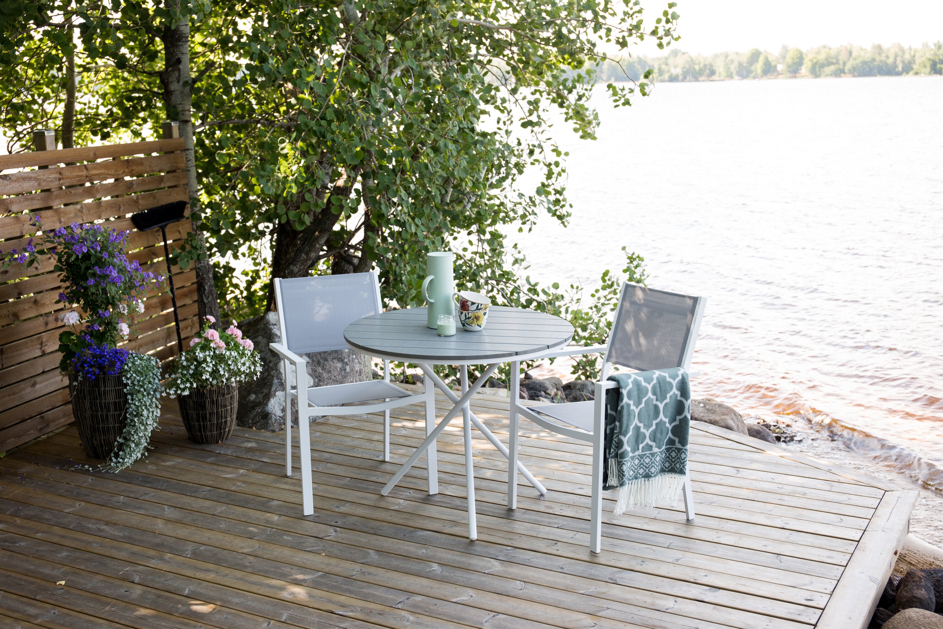 Parma Outdoor-Tischset + Copacabana ⌀90cm/2St. in Grau weiss präsentiert im Onlineshop von KAQTU Design AG. Gartentischset ist von Venture Home