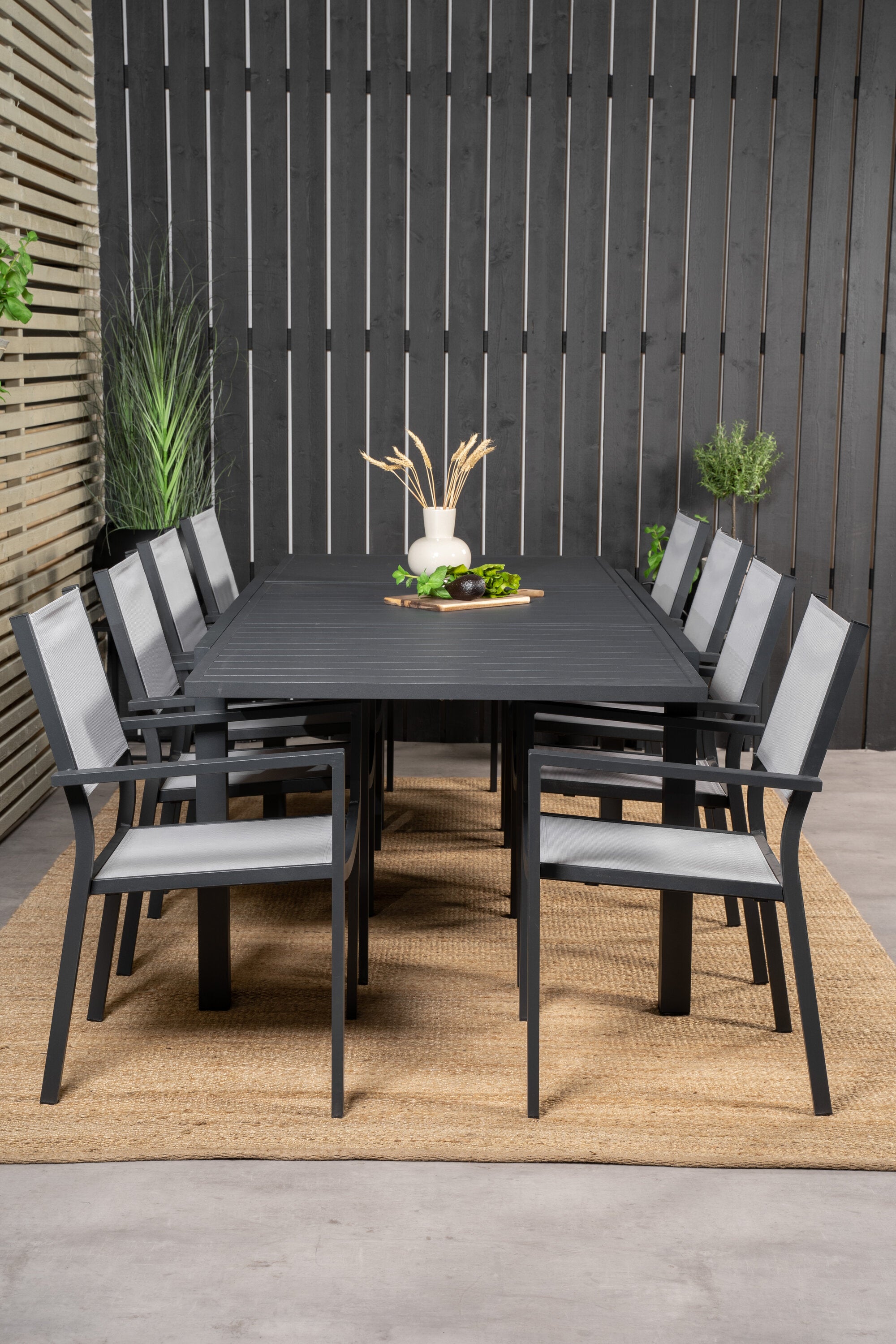 Marbella Outdoor-Tischset + Copacabana 240cm/8St. in Grau präsentiert im Onlineshop von KAQTU Design AG. Gartentischset ist von Venture Home