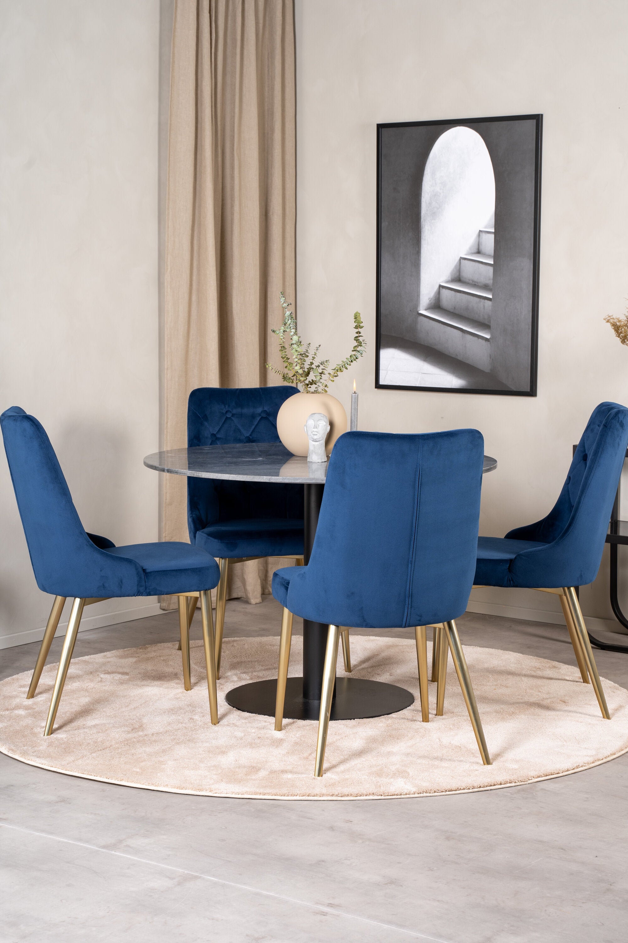 Estelle Esszimmerset + Velvet Deluxe ⌀106cm/4St. in Blau, Gold präsentiert im Onlineshop von KAQTU Design AG. Esszimmerset ist von Venture Home