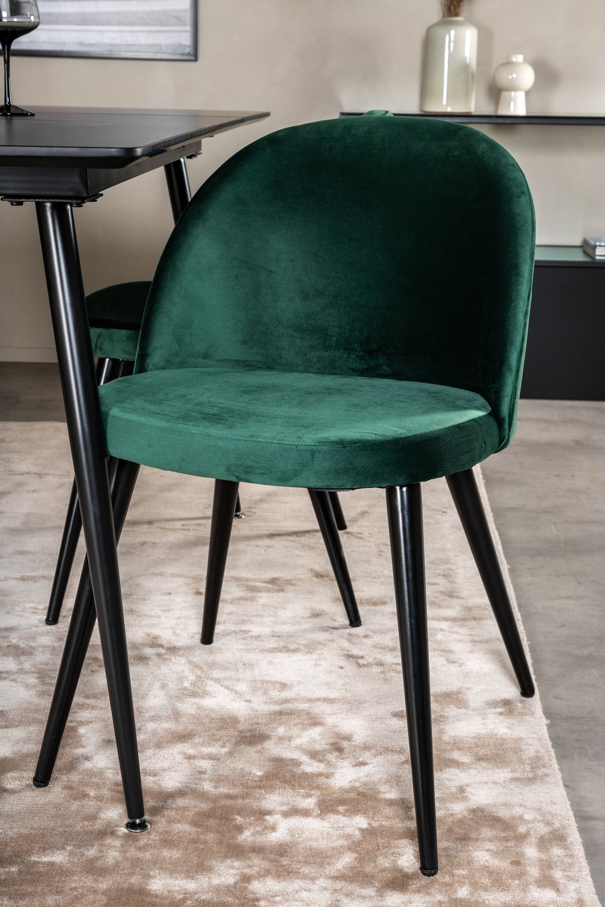 Silar Esszimmerset ausziehbar + Velvet 120cm/4St. in Schwarz / Grün präsentiert im Onlineshop von KAQTU Design AG. Esszimmerset ist von Venture Home