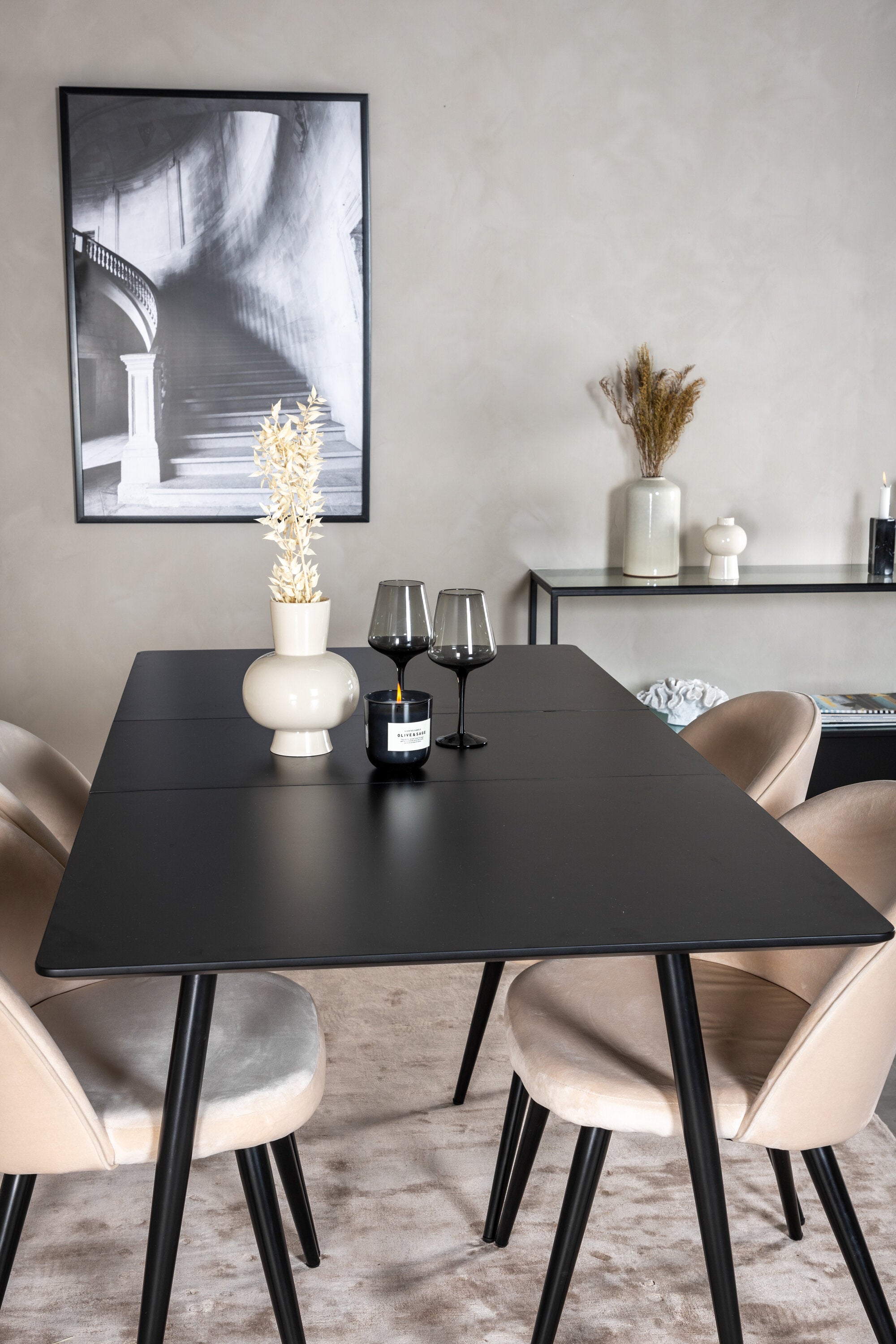 Silar Esszimmerset ausziehbar + Velvet 120cm/4St. in Beige / Schwarz präsentiert im Onlineshop von KAQTU Design AG. Esszimmerset ist von Venture Home