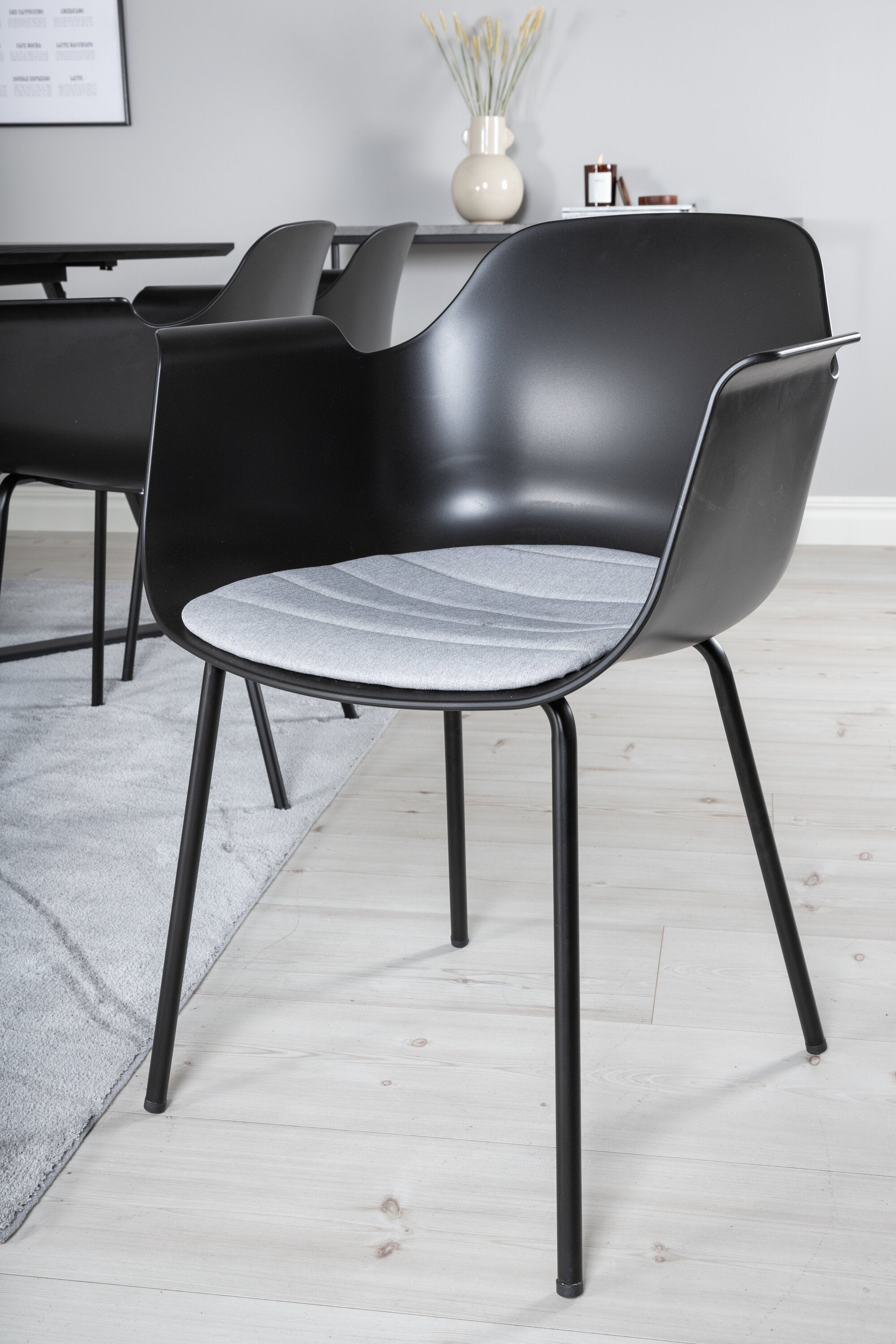 Marina Esszimmerset Comfort 180cm/6St. in Schwarz präsentiert im Onlineshop von KAQTU Design AG. Esszimmerset ist von Venture Home