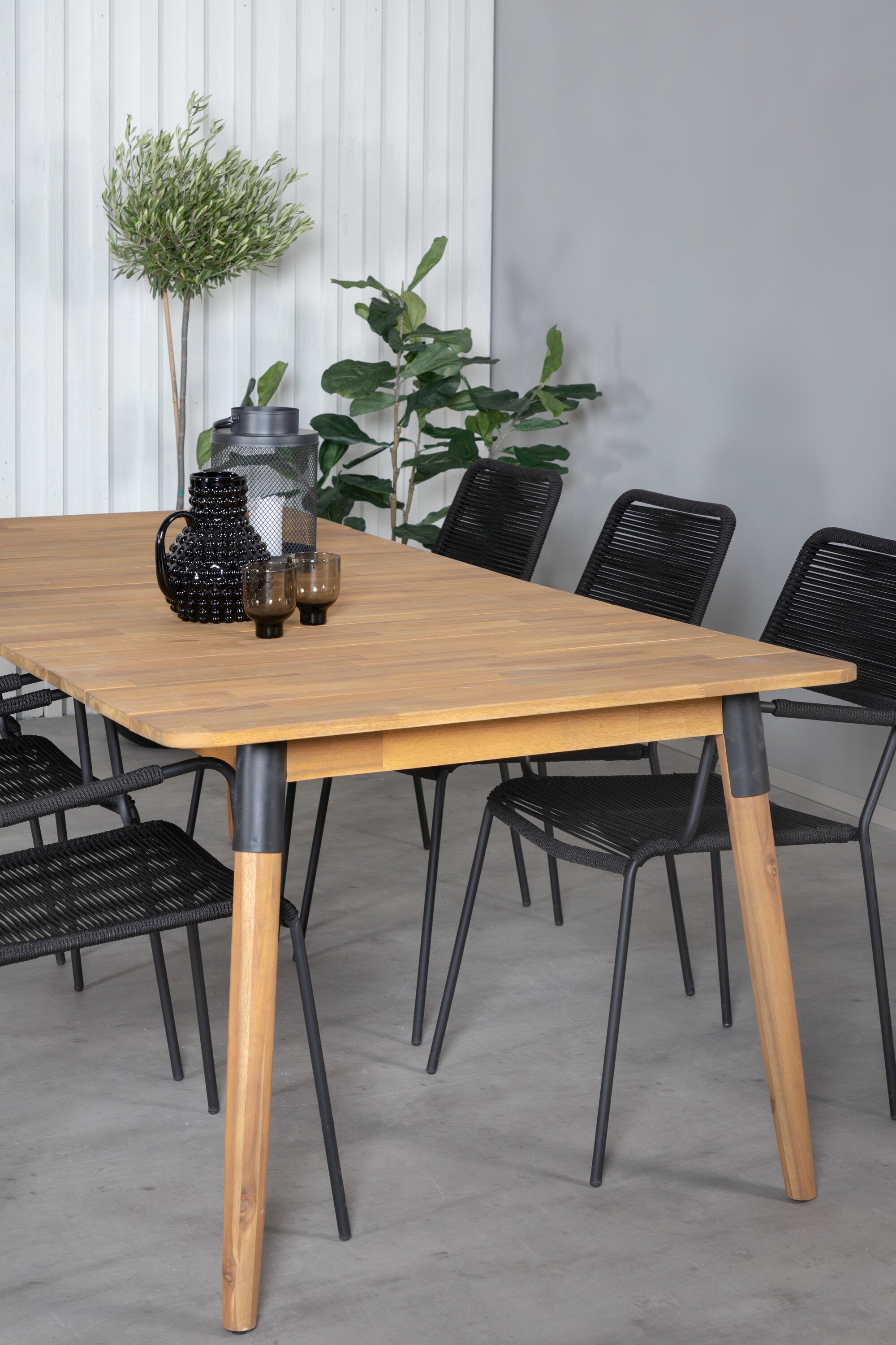 Julian Outdoor-Tischset + Lindos Armchair 210cm/6St. in Schwarz präsentiert im Onlineshop von KAQTU Design AG. Gartentischset ist von Venture Home