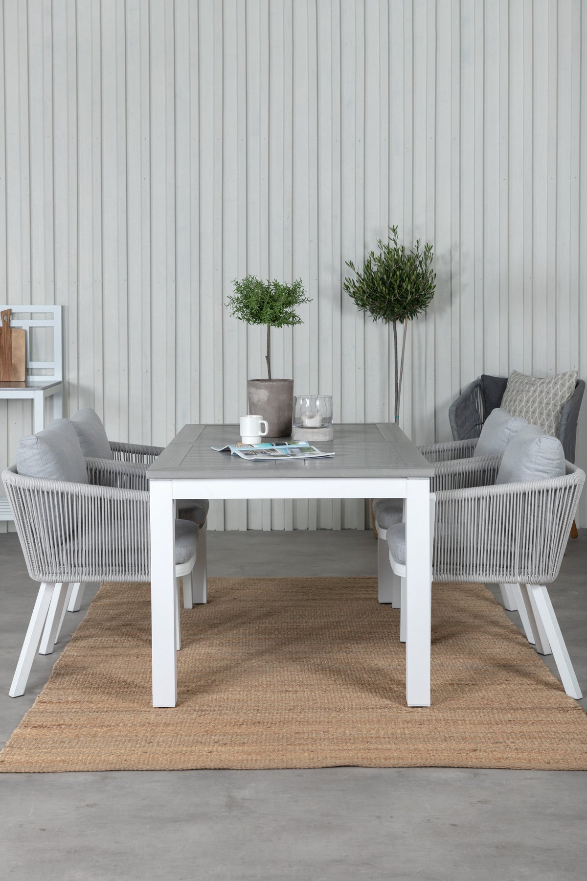 Albany Outdoor-Esstischset + Virya 152cm/4St. in Grau weiß präsentiert im Onlineshop von KAQTU Design AG. Gartentischset ist von Venture Home