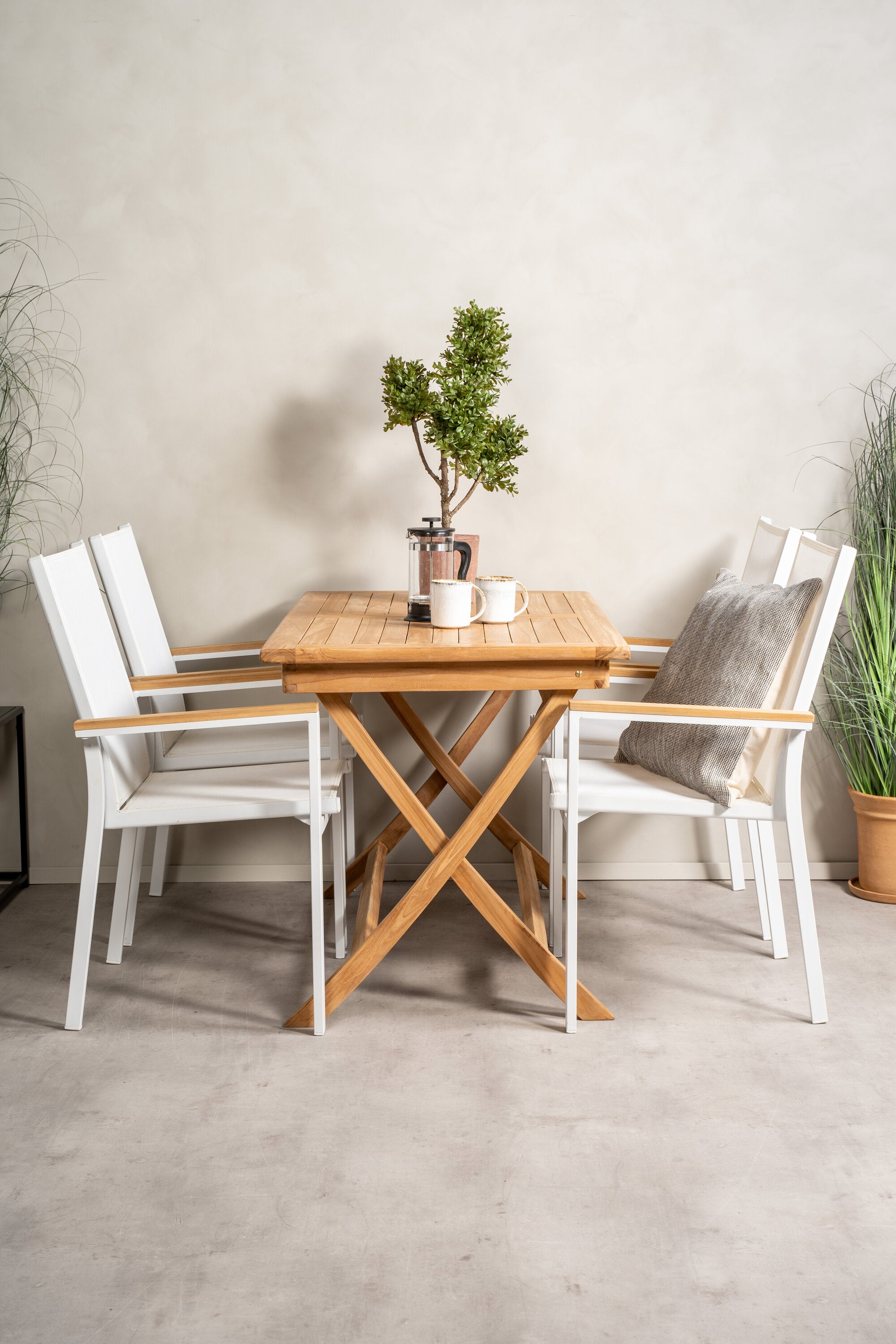 Kenya Outdoor-Tischset 120cm/4St. in Weiss präsentiert im Onlineshop von KAQTU Design AG. Gartentischset ist von Venture Home