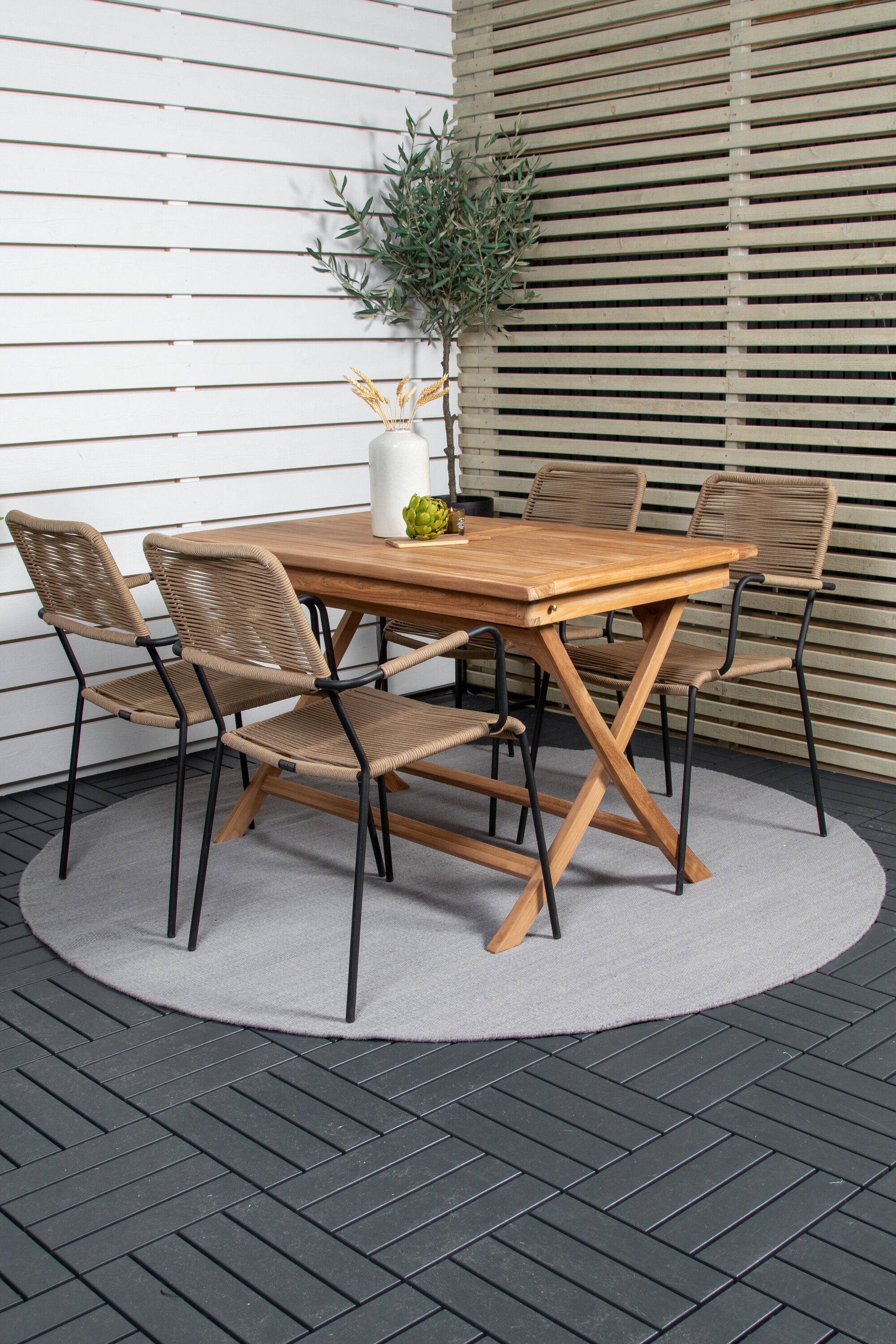 Kenya Outdoor-Tischset 120cm/4St. in Schwarz Braun präsentiert im Onlineshop von KAQTU Design AG. Gartentischset ist von Venture Home