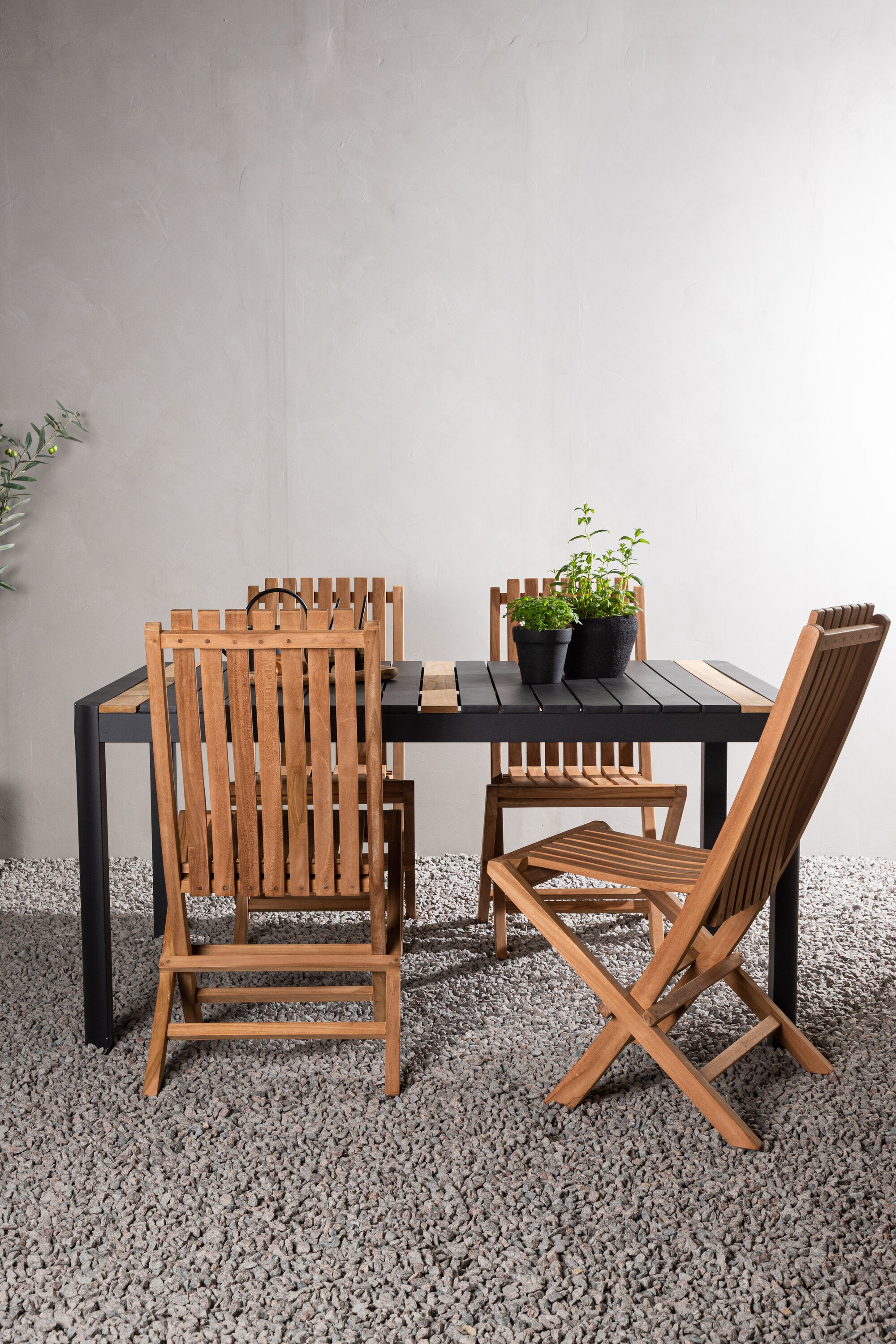 Togo Outdoor-Tischset + Ghana 150cm/4St. in Schwarz / Gold / Natur präsentiert im Onlineshop von KAQTU Design AG. Gartentischset ist von Venture Home